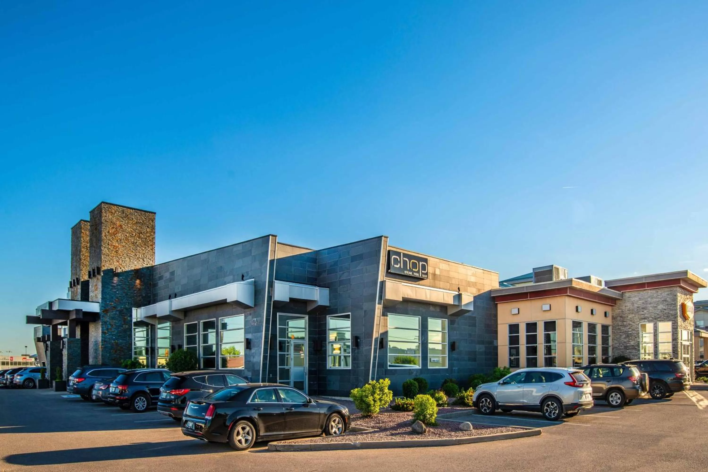 Restaurant/places to eat in Sandman Hotel & Suites Winnipeg Airport