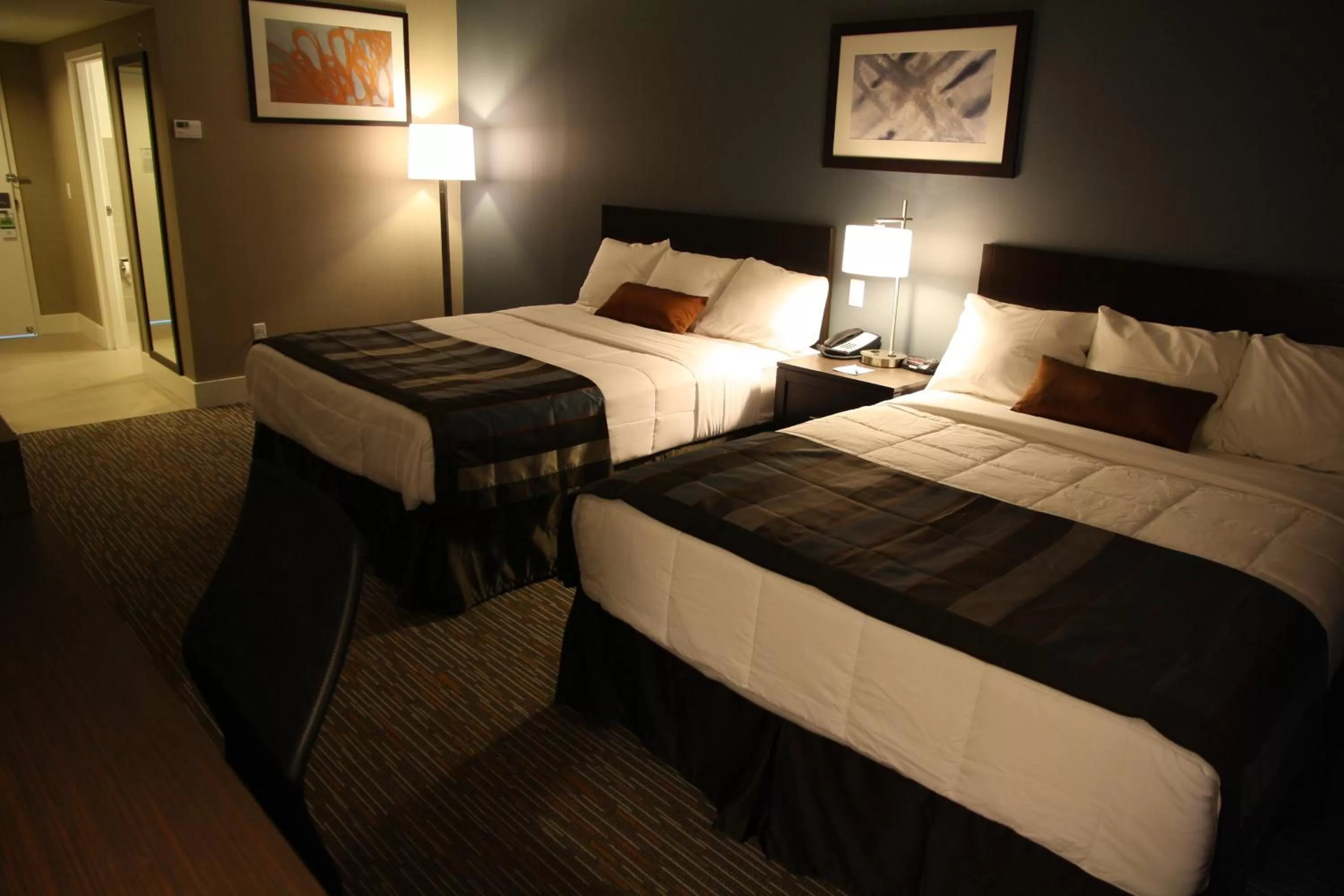 Bedroom, Bed in Wingate by Wyndham Niagara Falls