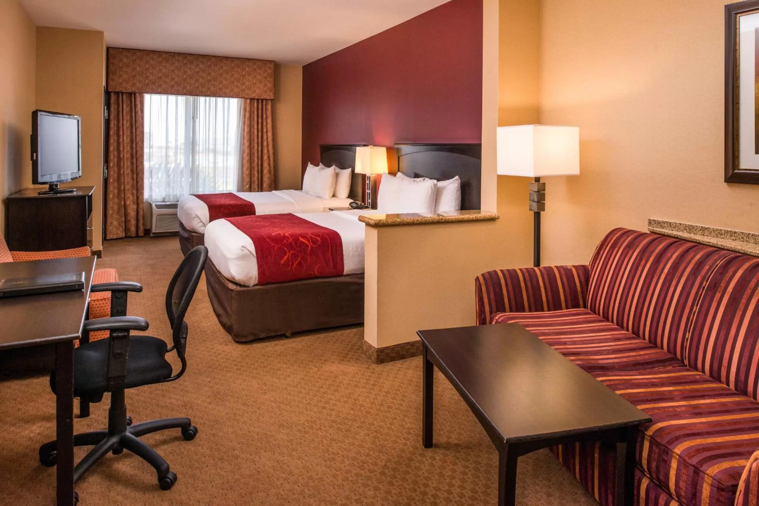 Accessible Suite, 2 Queen Beds with Sofa Bed, Tub, Non Smoking in Comfort Suites Ontario Airport Convention Center