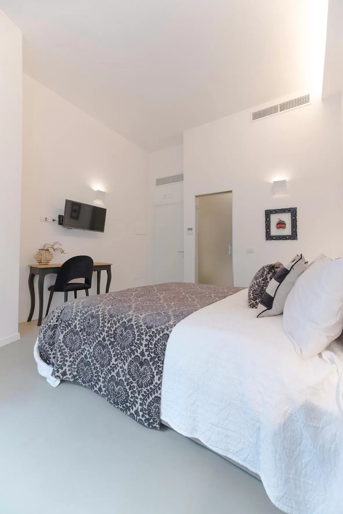 Bed in A Misura Duomo Rooms & Apartment - LS Accommodations