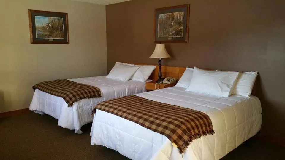 Family Double Room in Spillover Motel and Inn