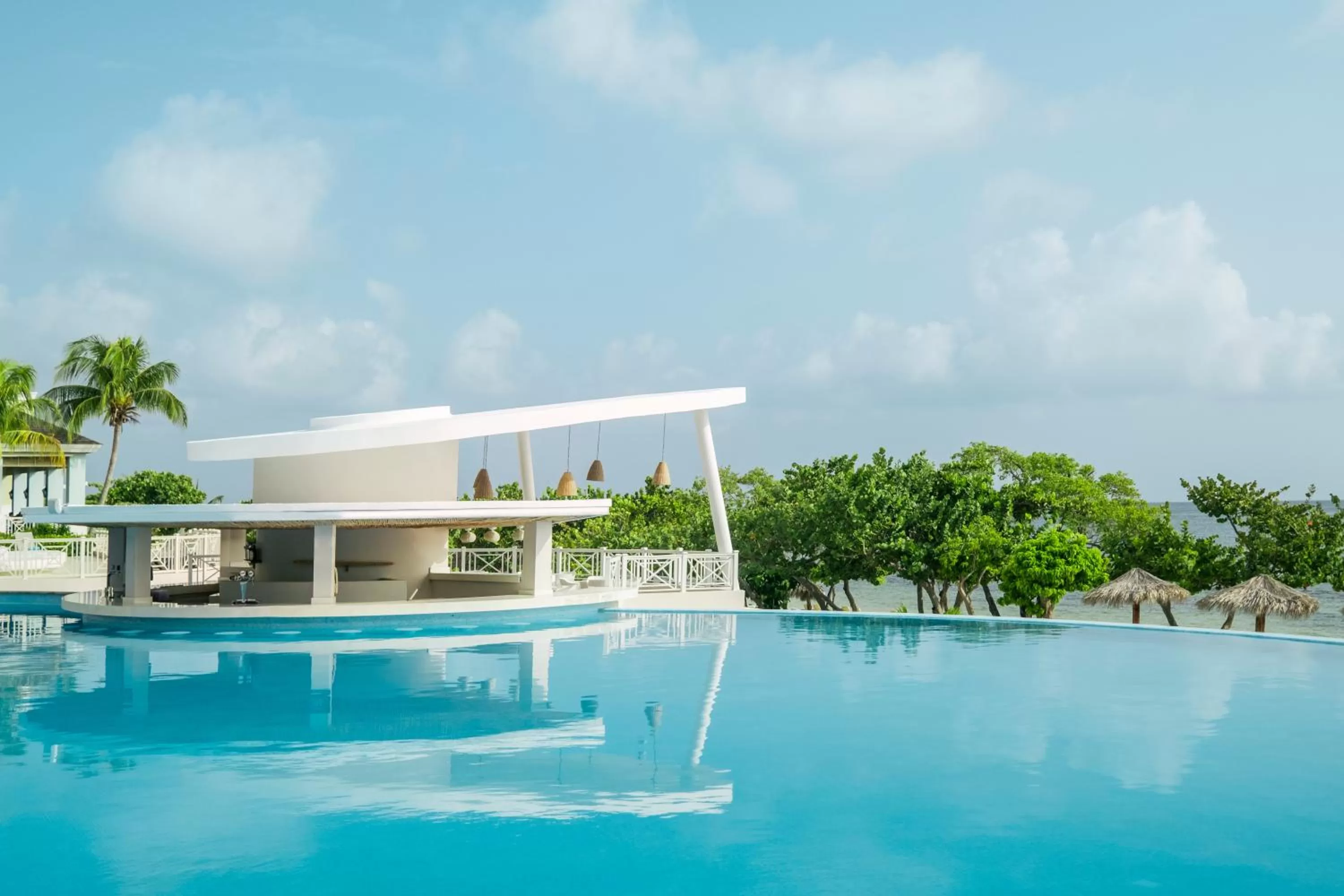 Lounge or bar in Iberostar Waves Rose Hall Beach - All Inclusive