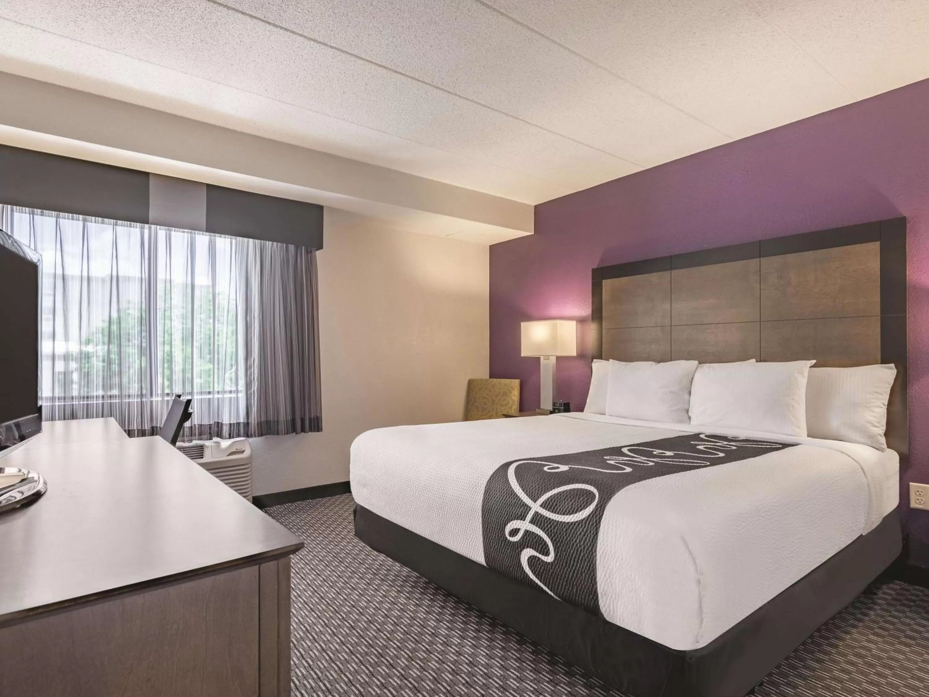 Photo of the whole room, Bed in La Quinta by Wyndham Salem NH