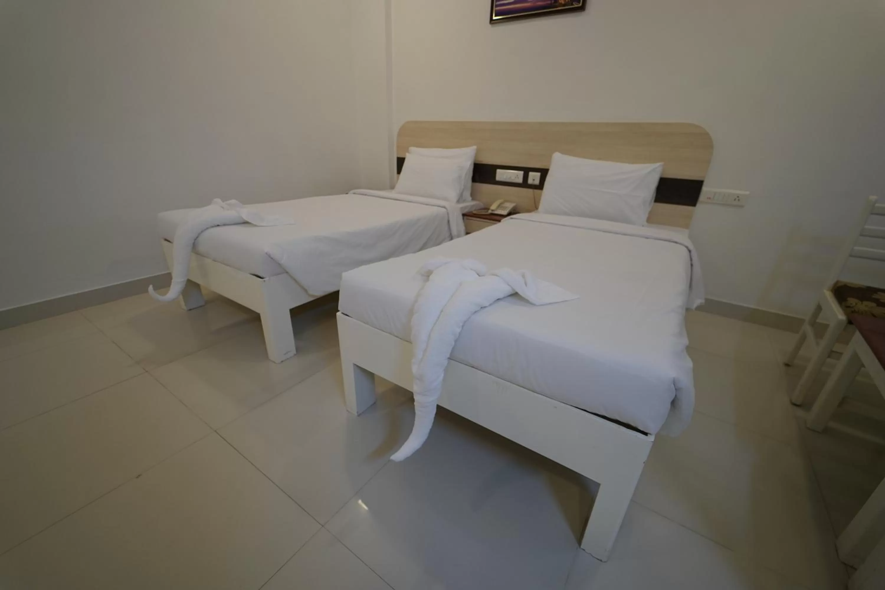 Bedroom, Bed in Hotel Palmyra Grand Inn