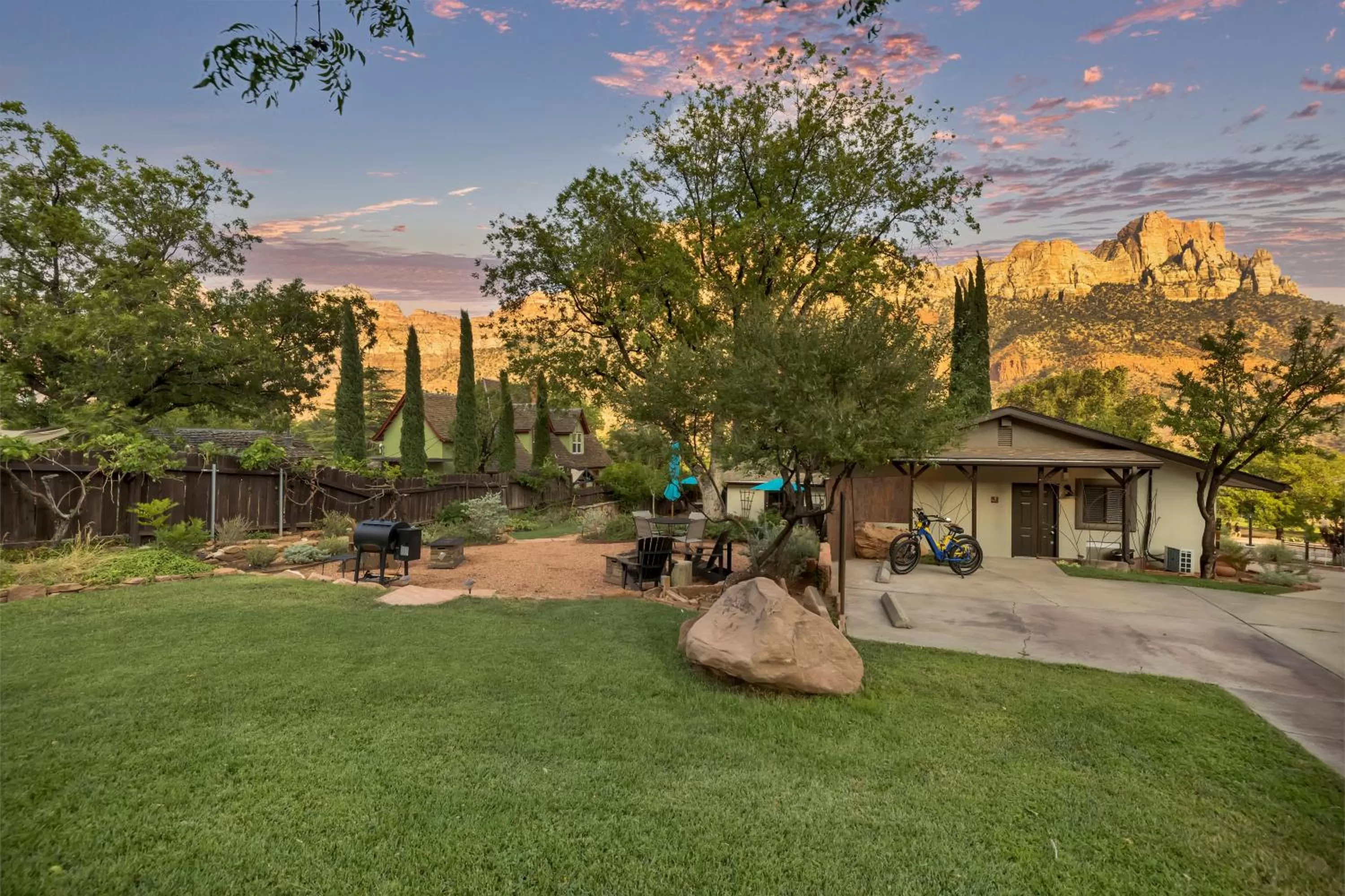 Patio in Red Rock Inn Cottages