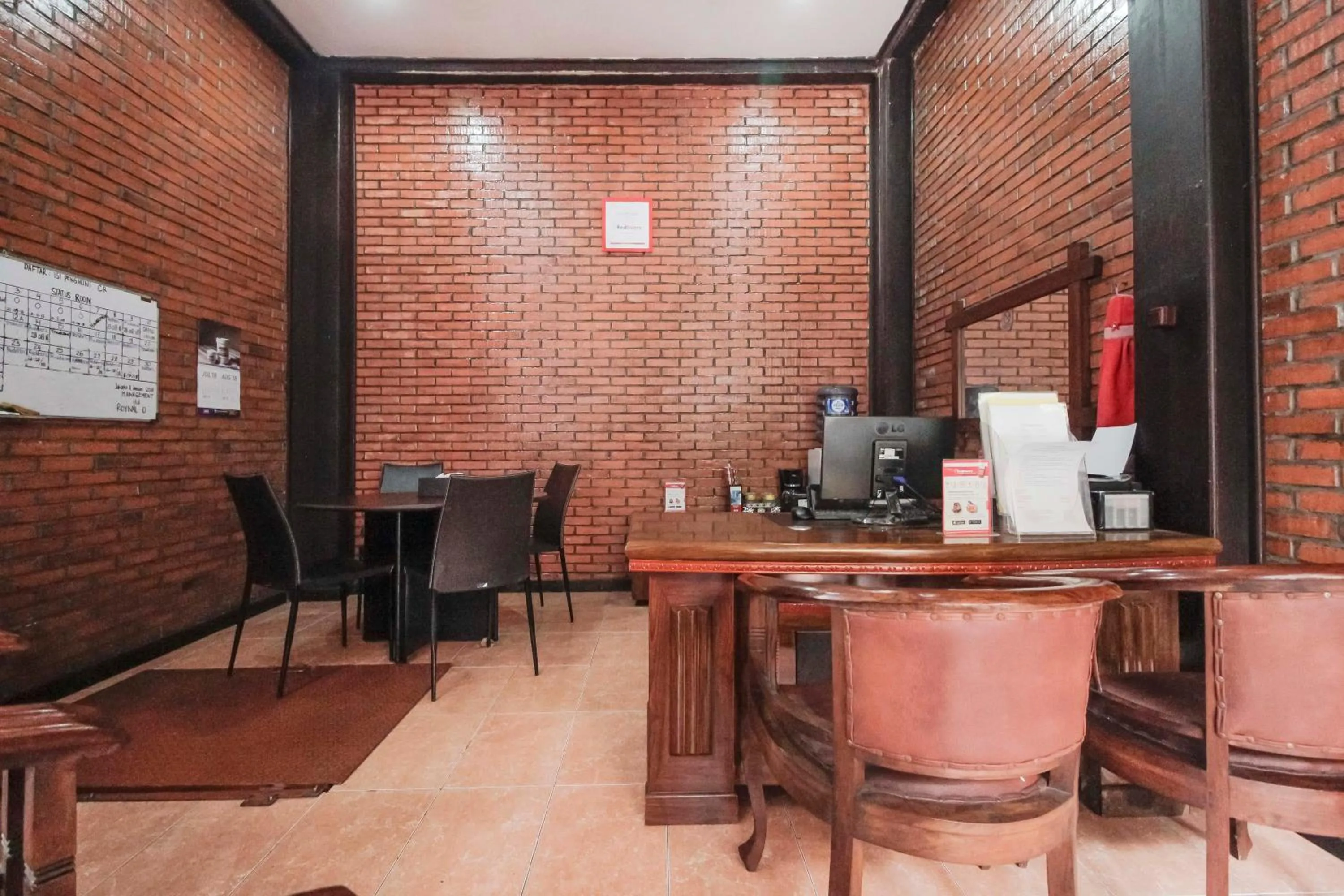 Lobby or reception in RedDoorz @ Cilandak Timur