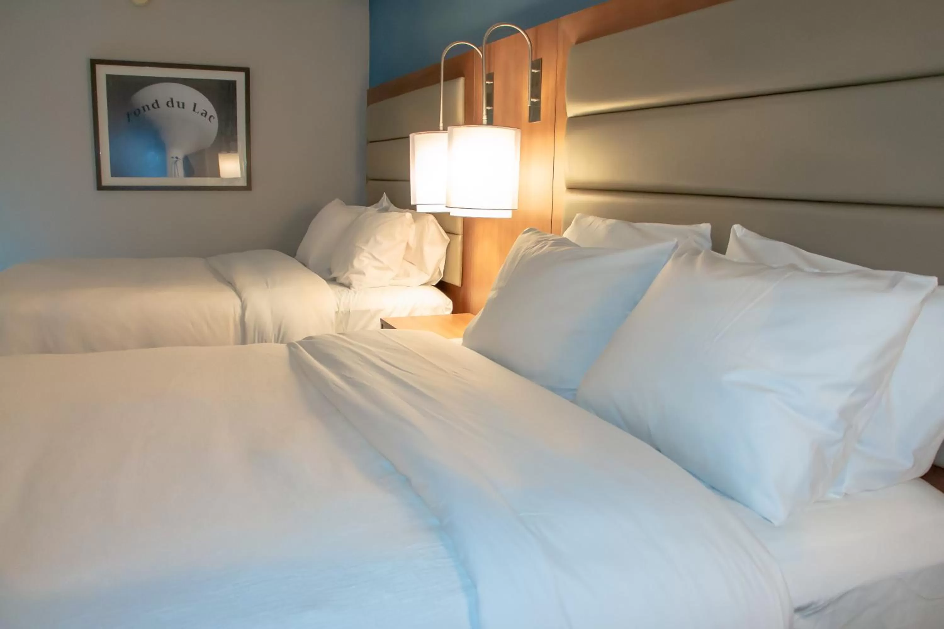 Bed in Radisson Hotel and Conference Center Fond du Lac