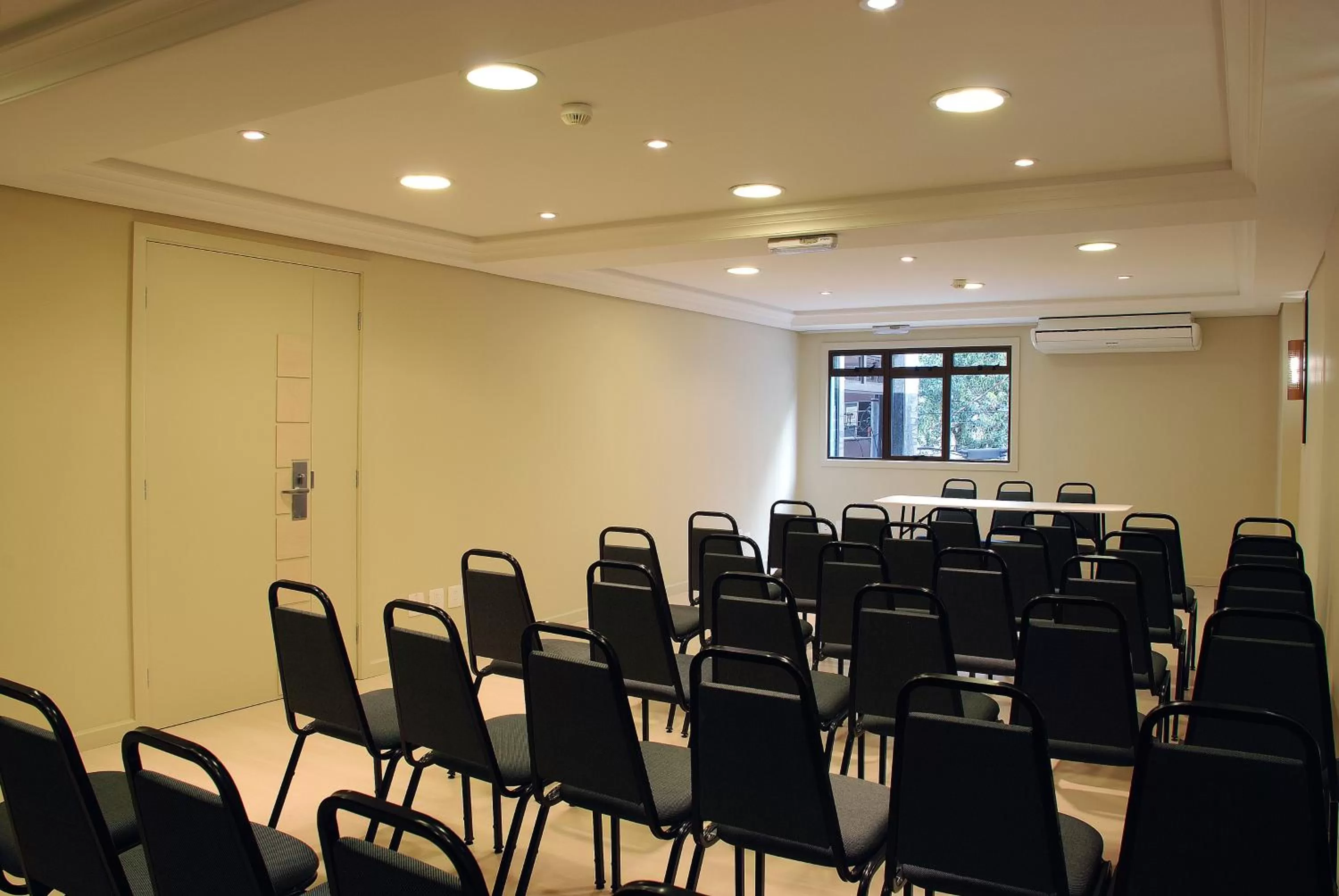 Business facilities in Master Curitiba Hotel - 1,6 km do Estádio Couto Pereira - Show