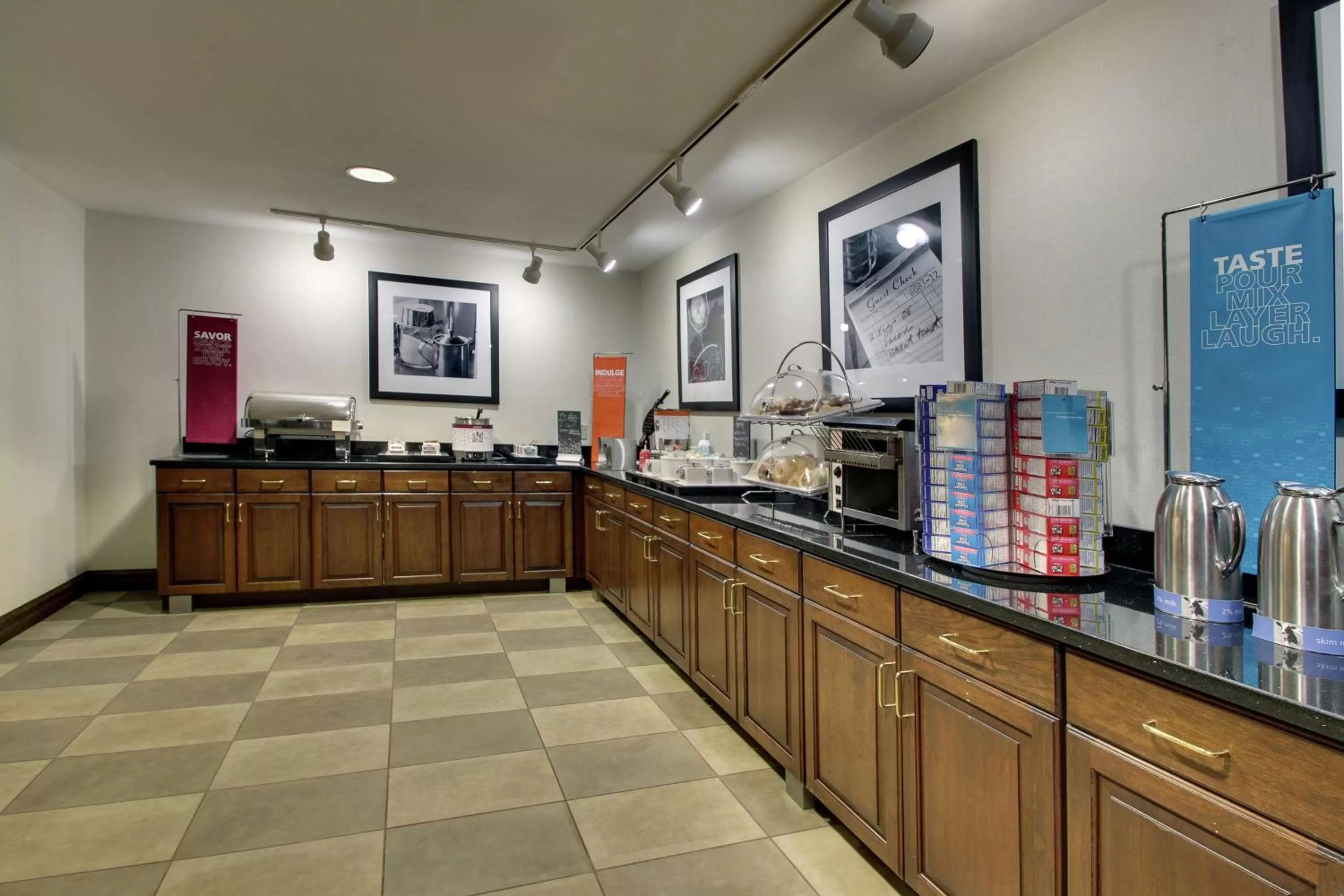 Dining area in Hampton Inn DuBois