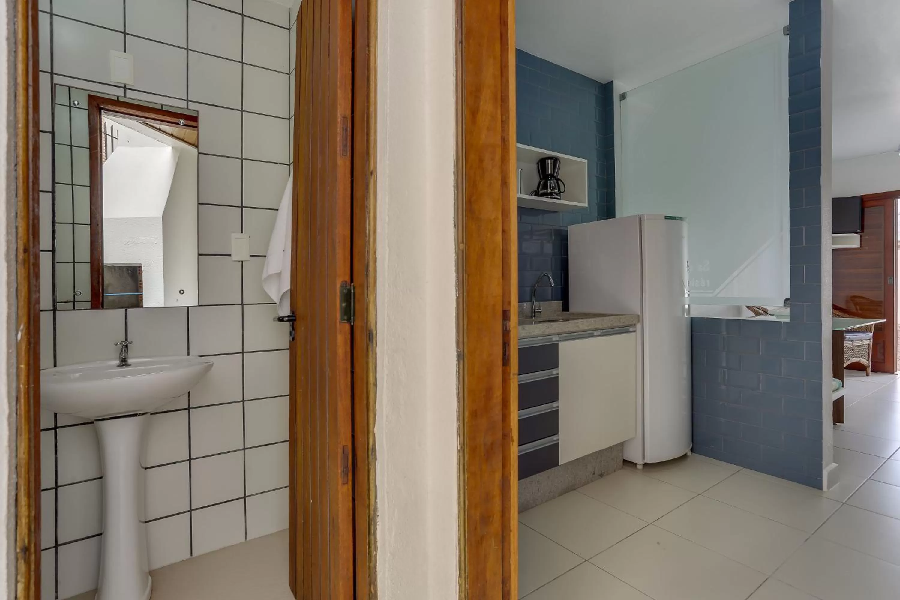 Kitchen or kitchenette, Bathroom in Pousada Saint Paul