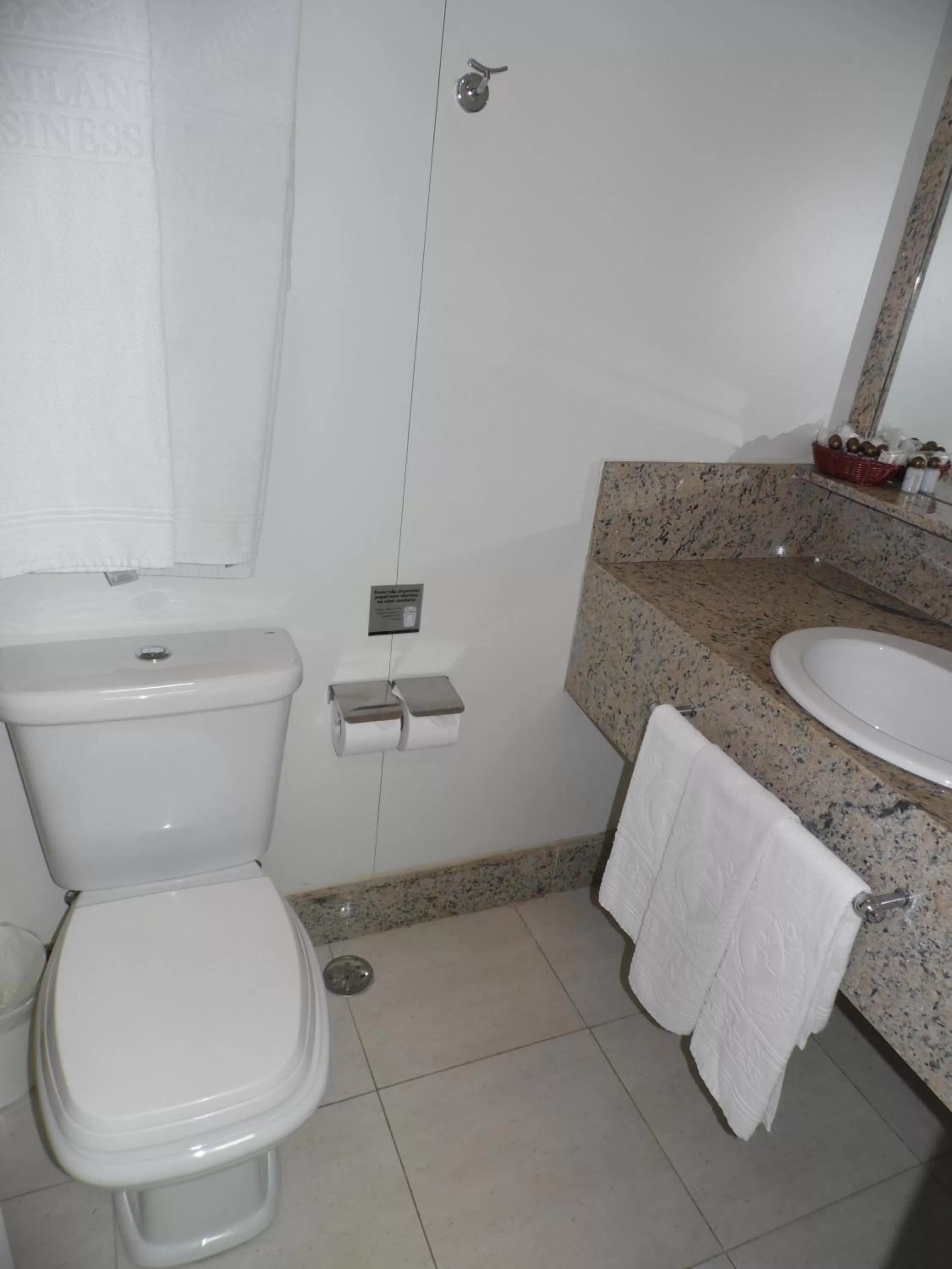 Toilet, Bathroom in Atlântico Centro Apartments