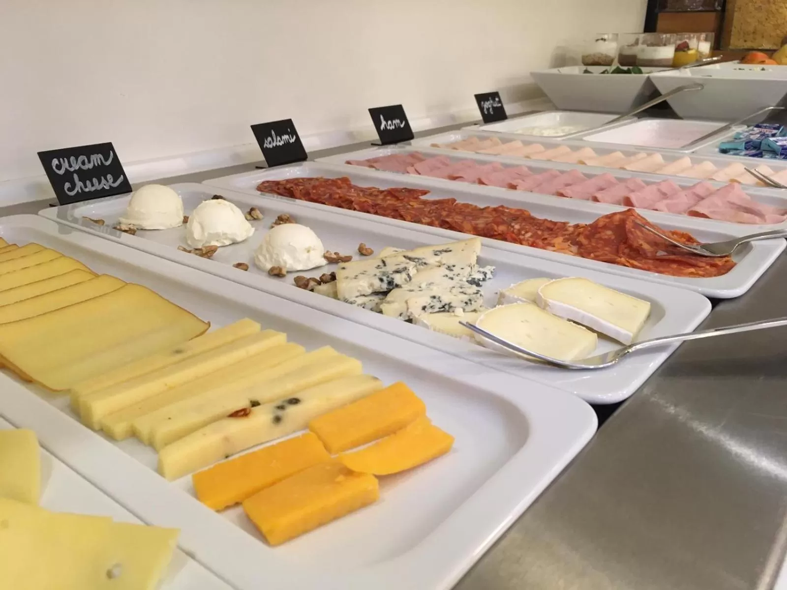 Breakfast in Pure White