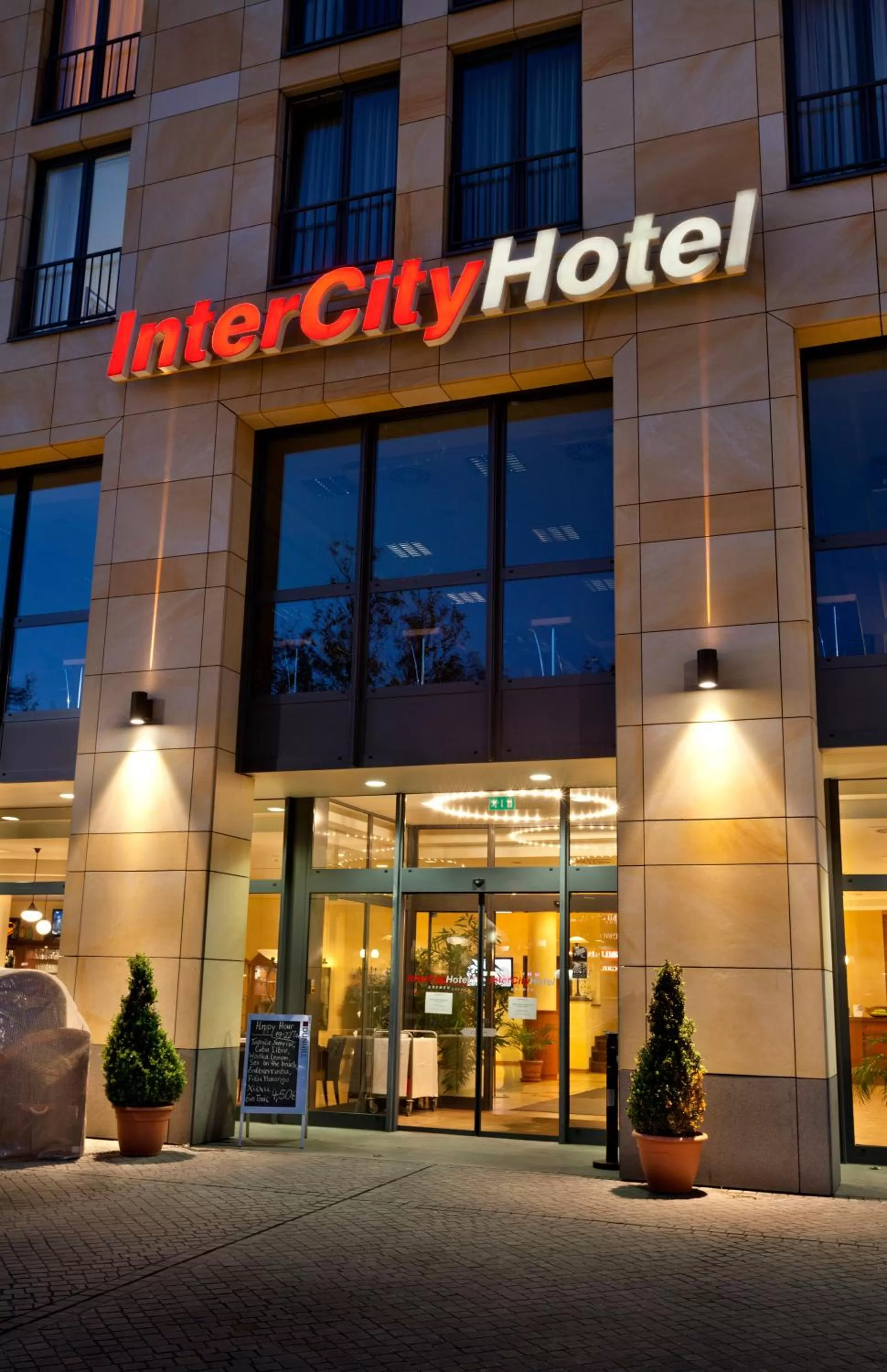 Facade/entrance in IntercityHotel Bremen