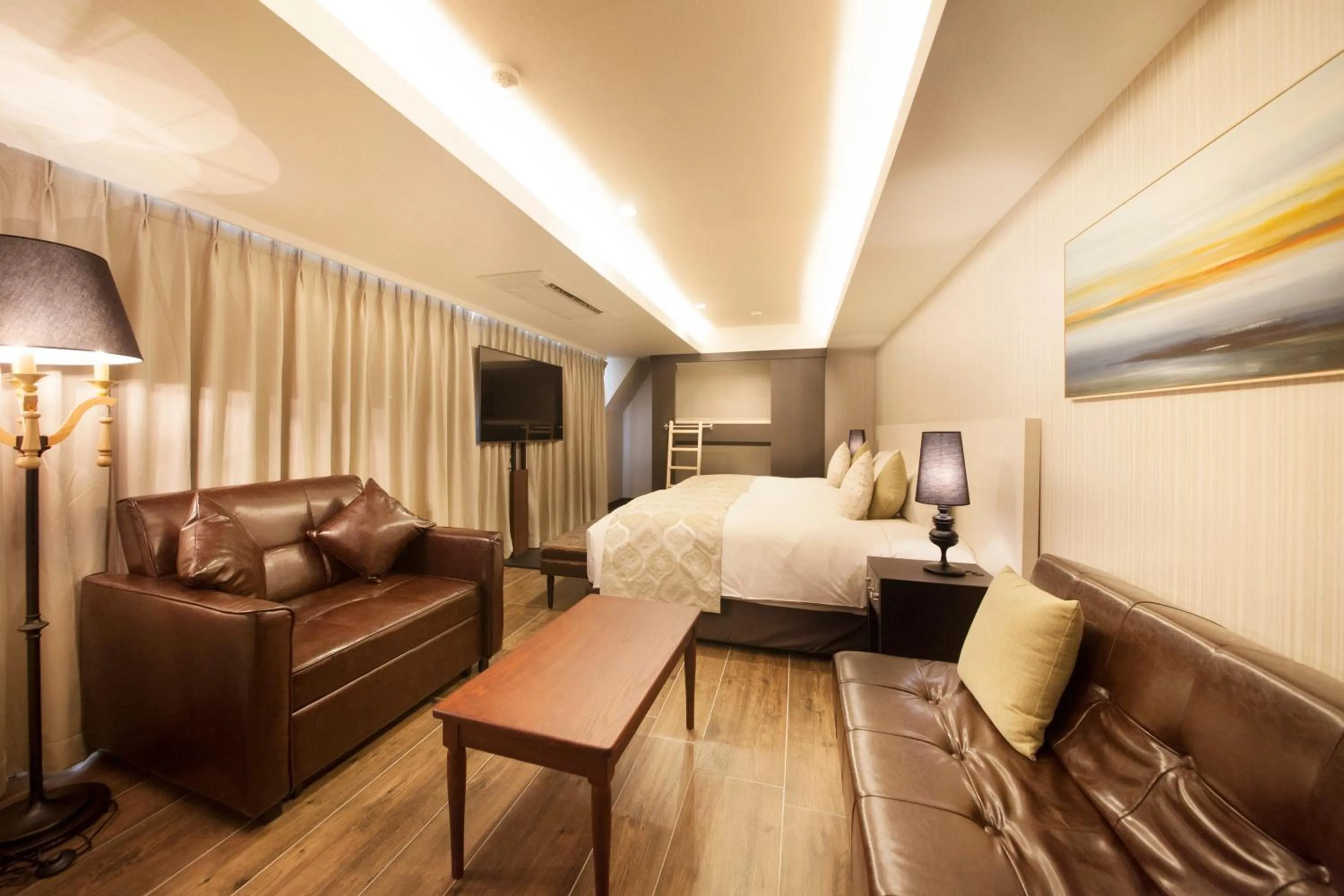 Photo of the whole room, Bed in The Centurion Classic Akasaka