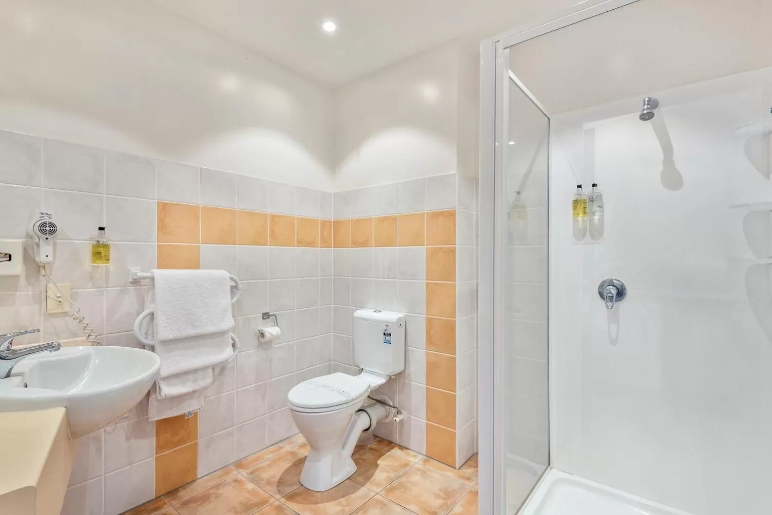 Shower in Aristotles North Shore