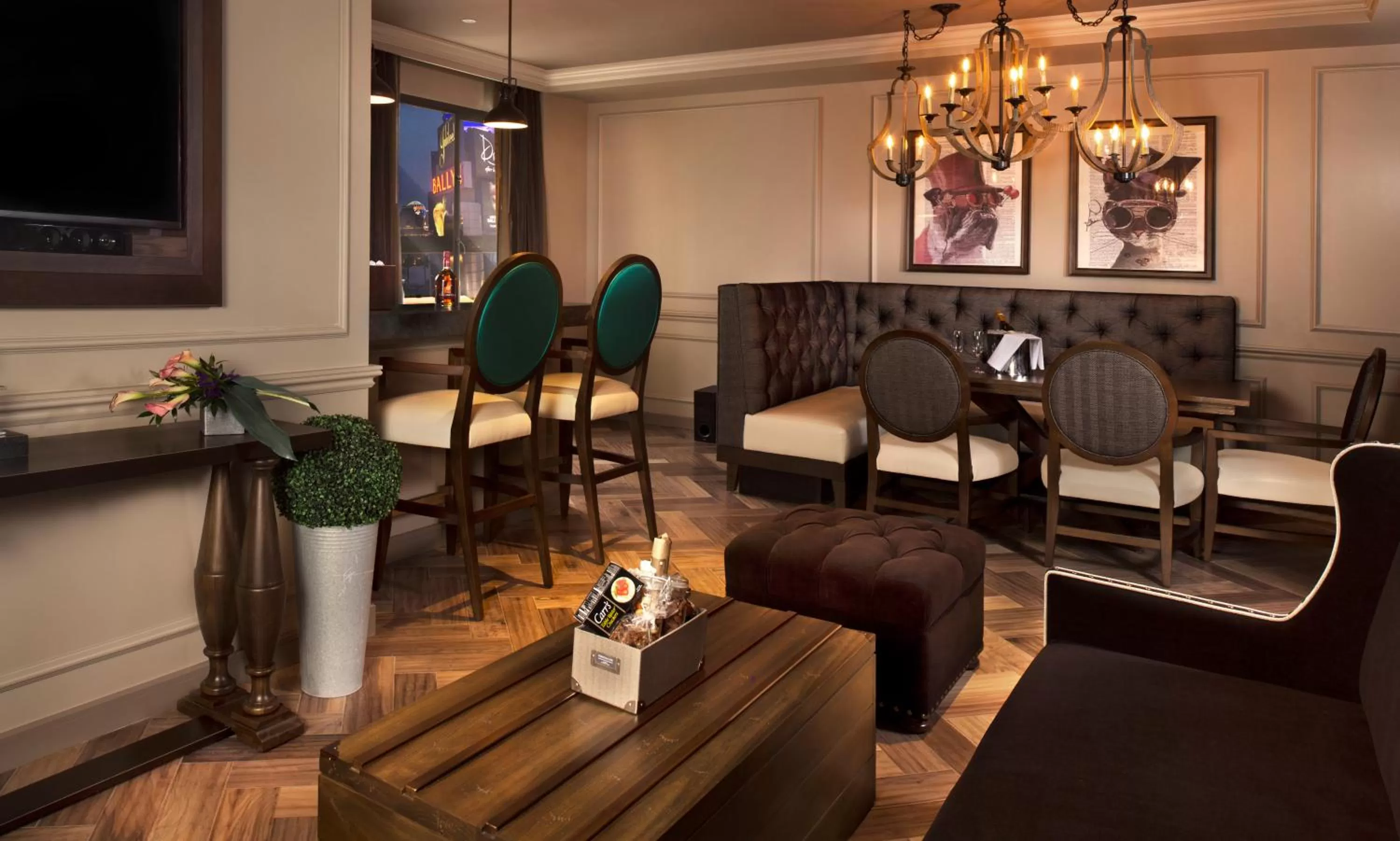 Living room in The Cromwell, A Caesars Destination