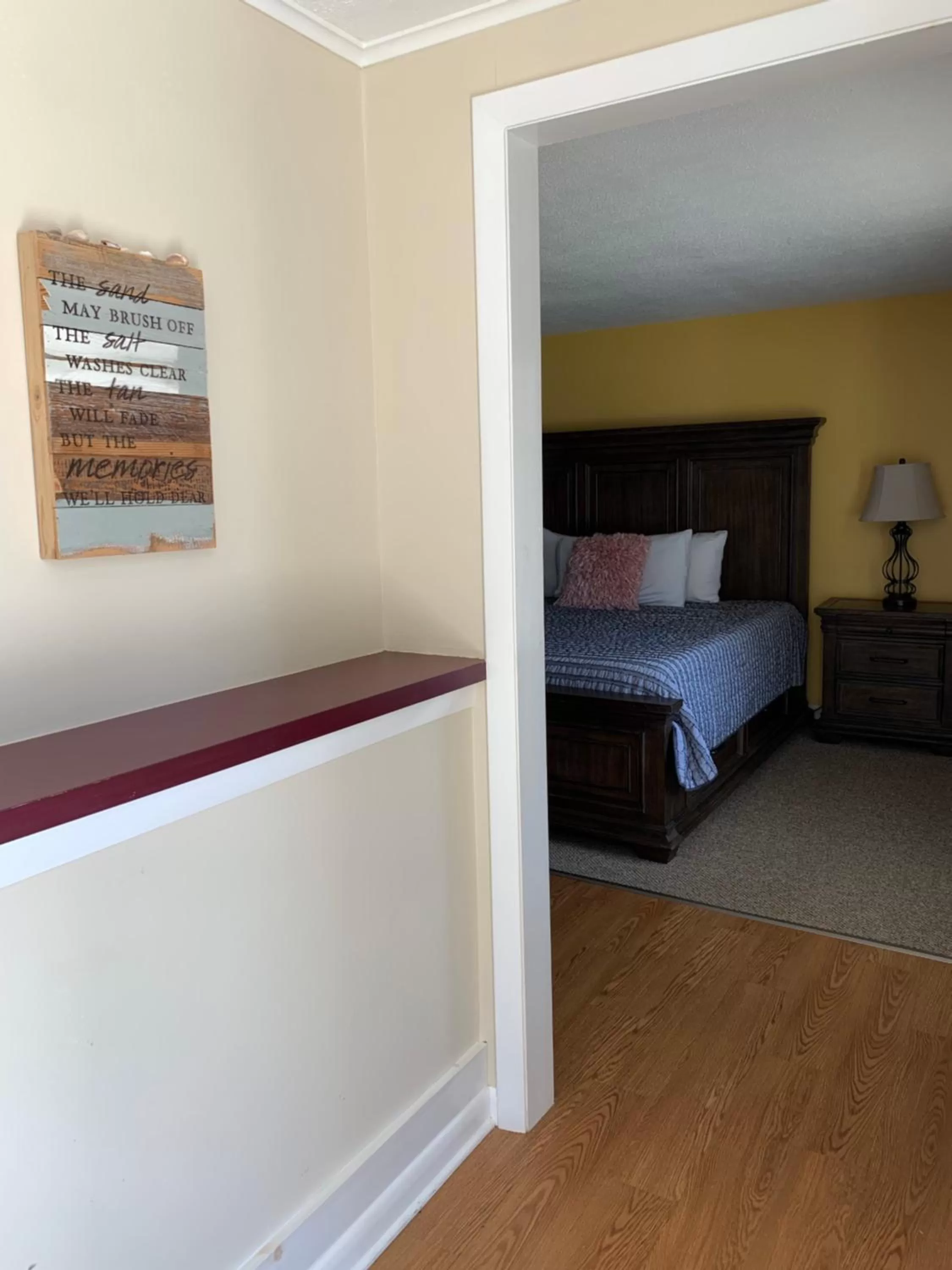 Bed in Shore Road Inn