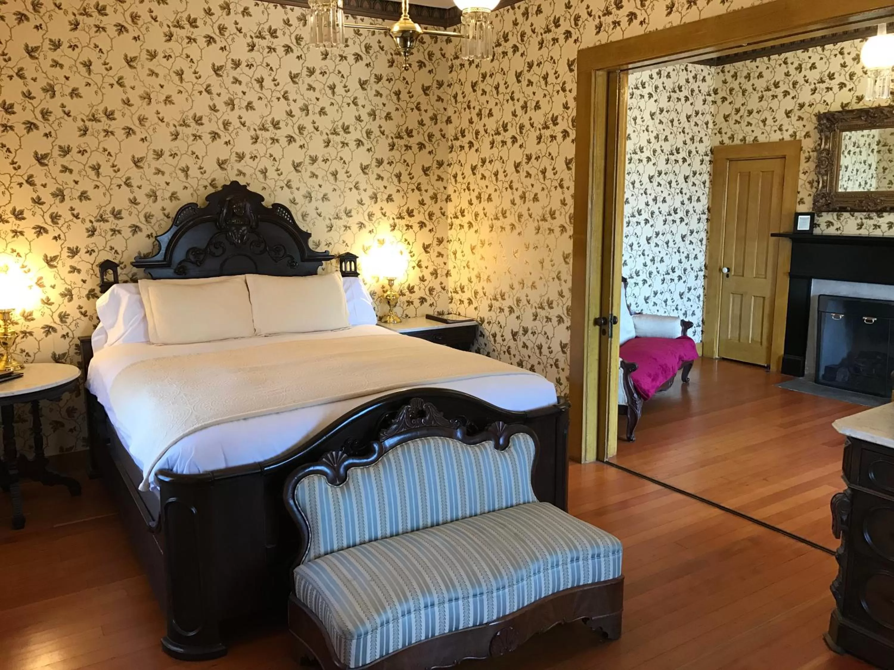 Bedroom in Cosmopolitan Hotel