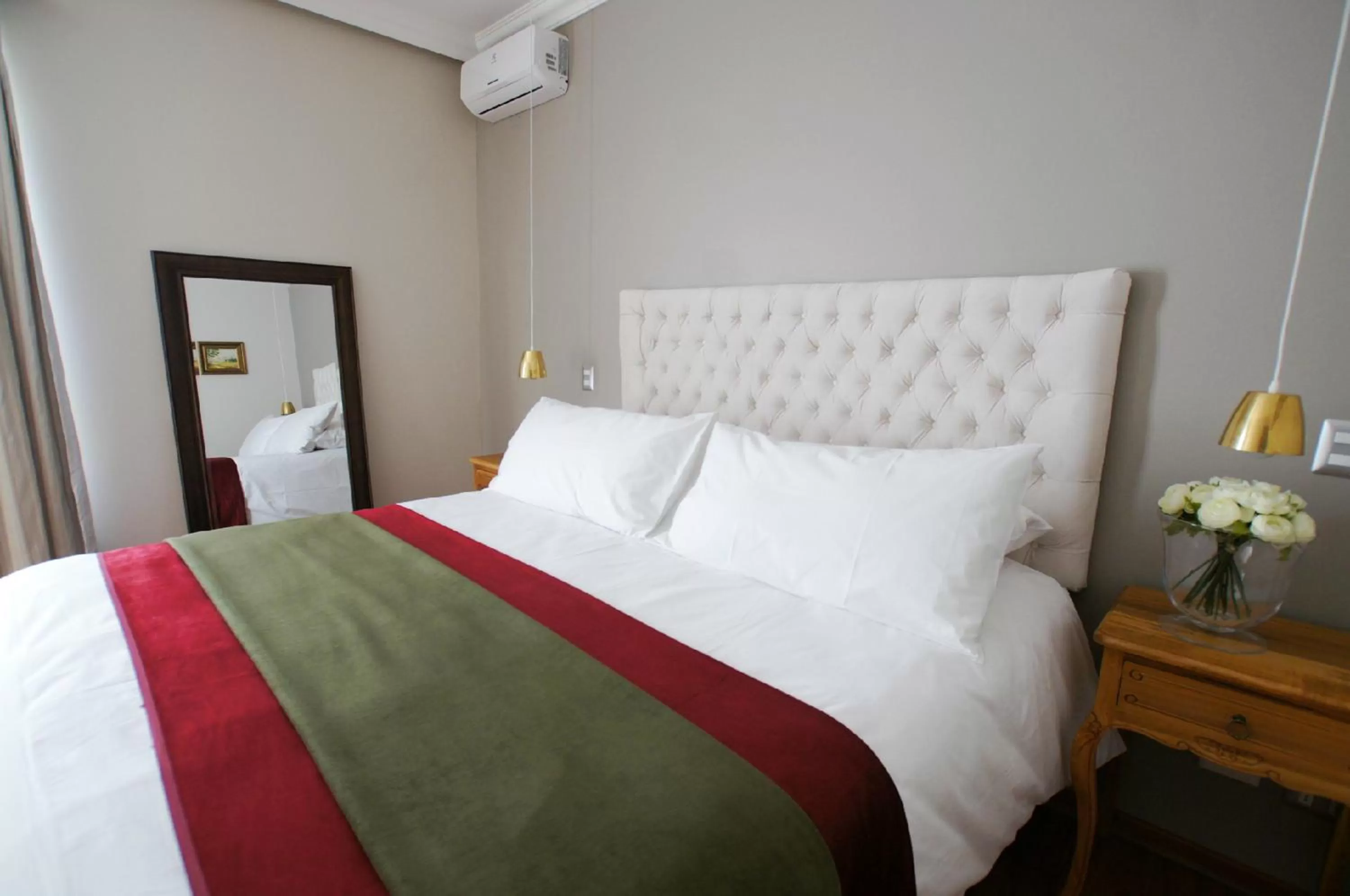 Bedroom, Bed in Quiral Hotel Boutique