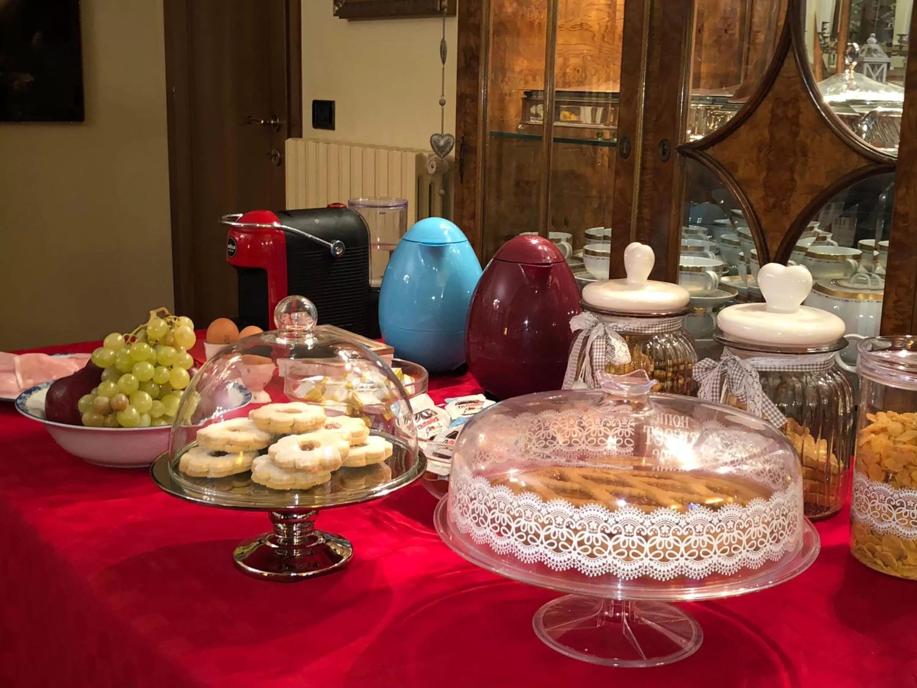 Continental breakfast in Villa Fior di Robinia