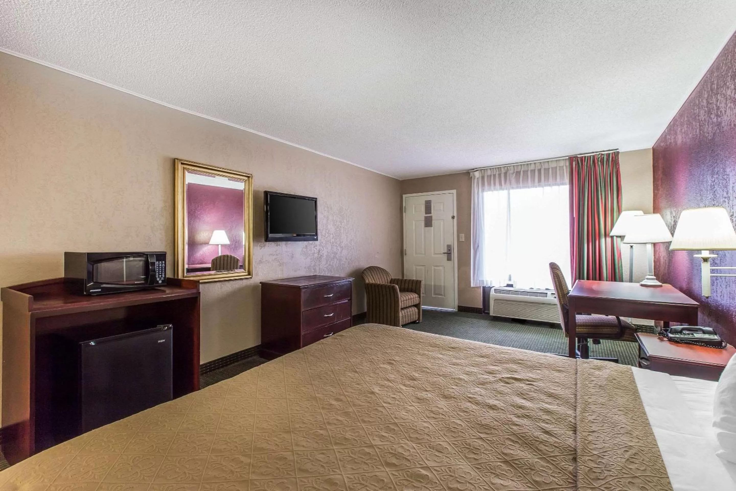 Photo of the whole room in Quality Inn Tifton
