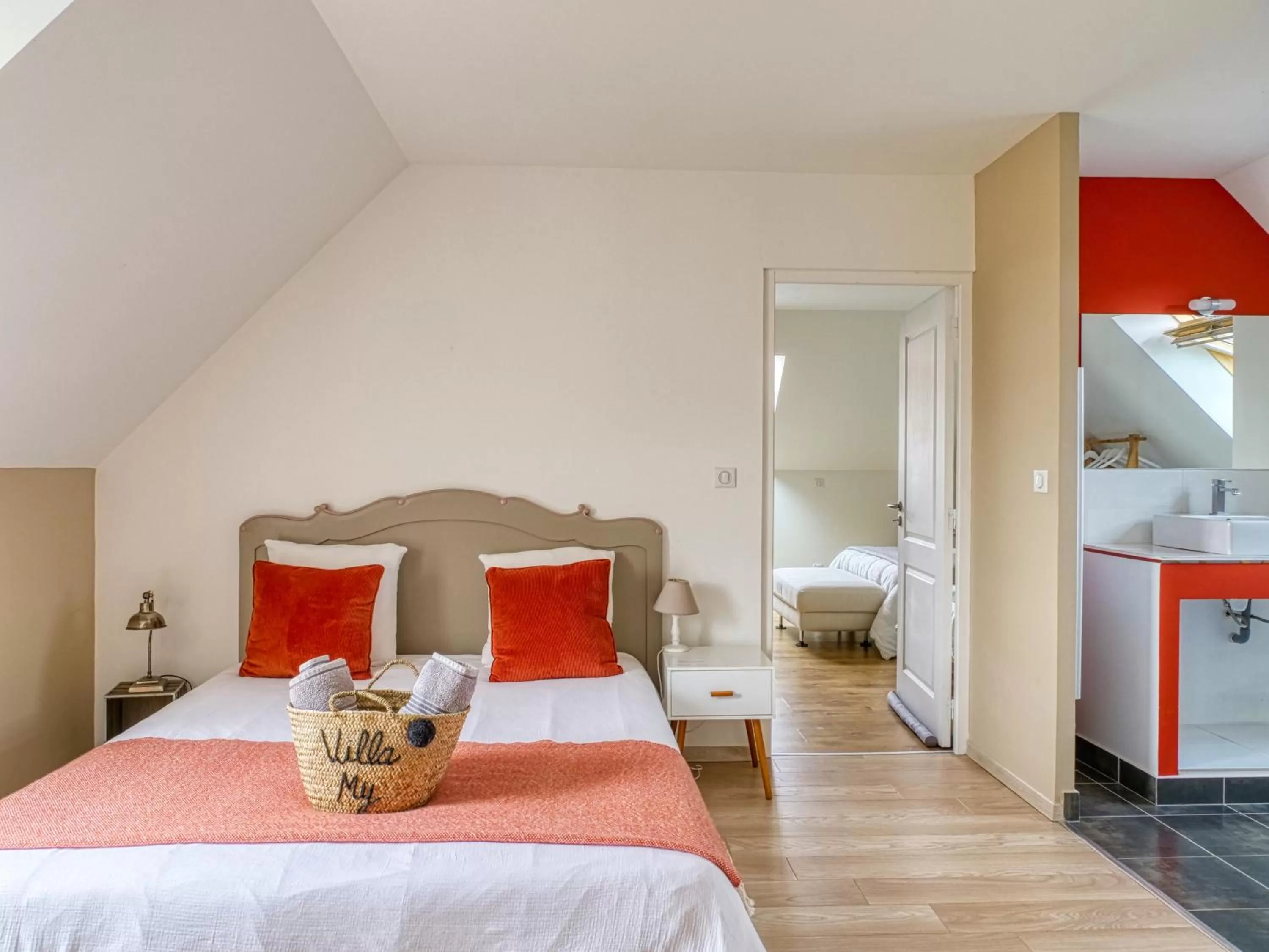 Bed in Villa MY le Mans