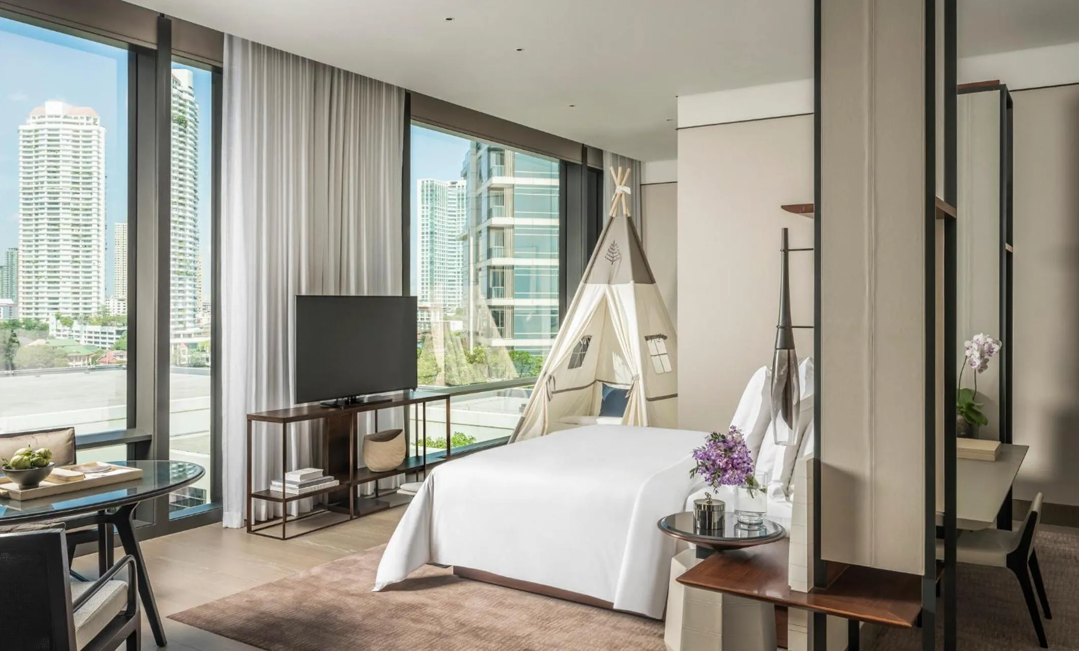 Bedroom, Bed in Four Seasons Hotel Bangkok at Chao Phraya River