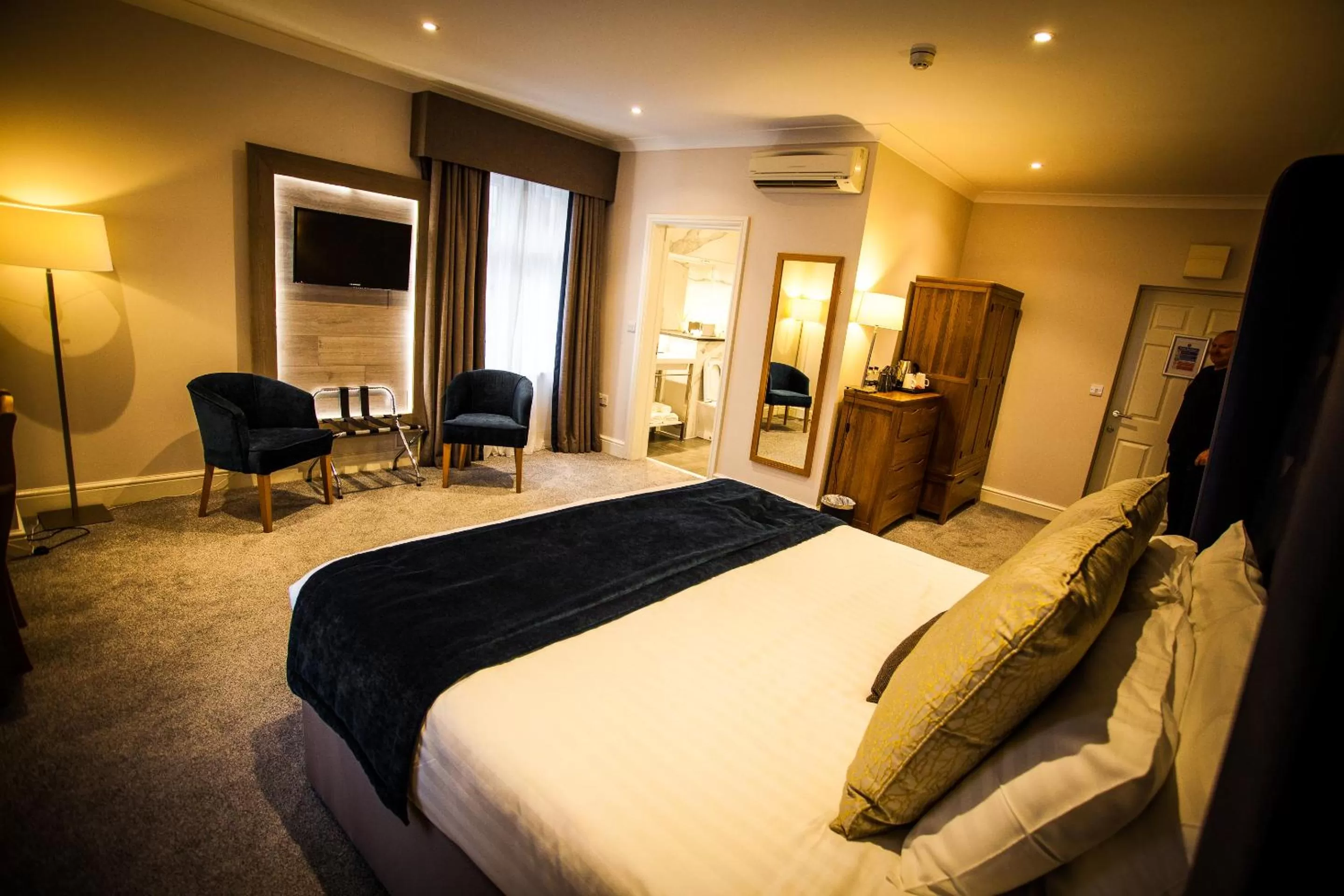 Photo of the whole room, Bed in Heywood Spa Hotel