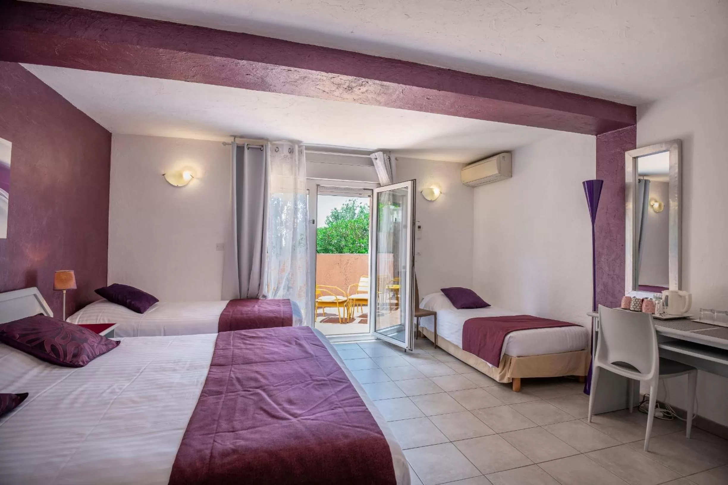 Photo of the whole room, Bed in Les Bastides Saint Paul