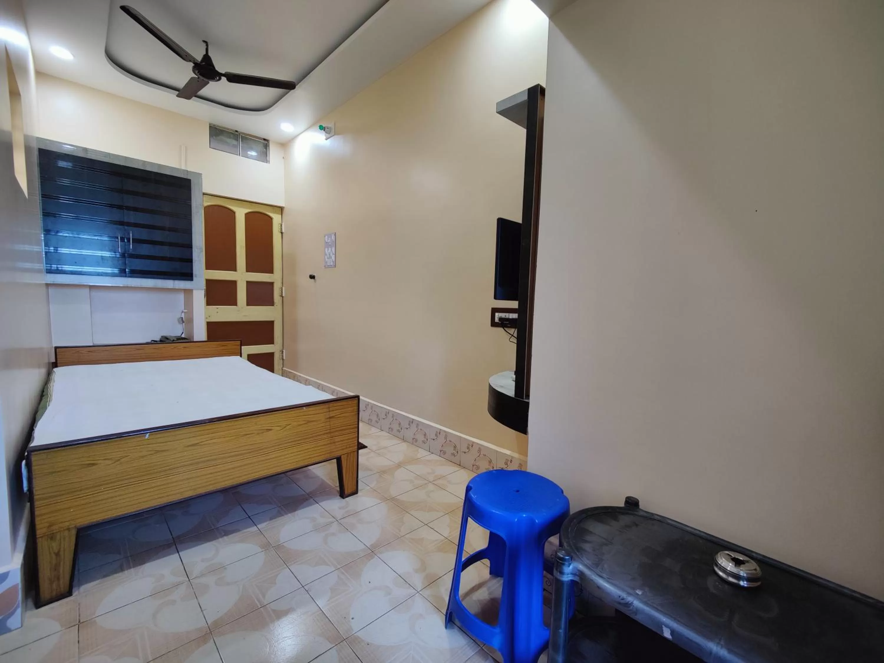 Bed in Monalisa Lodge