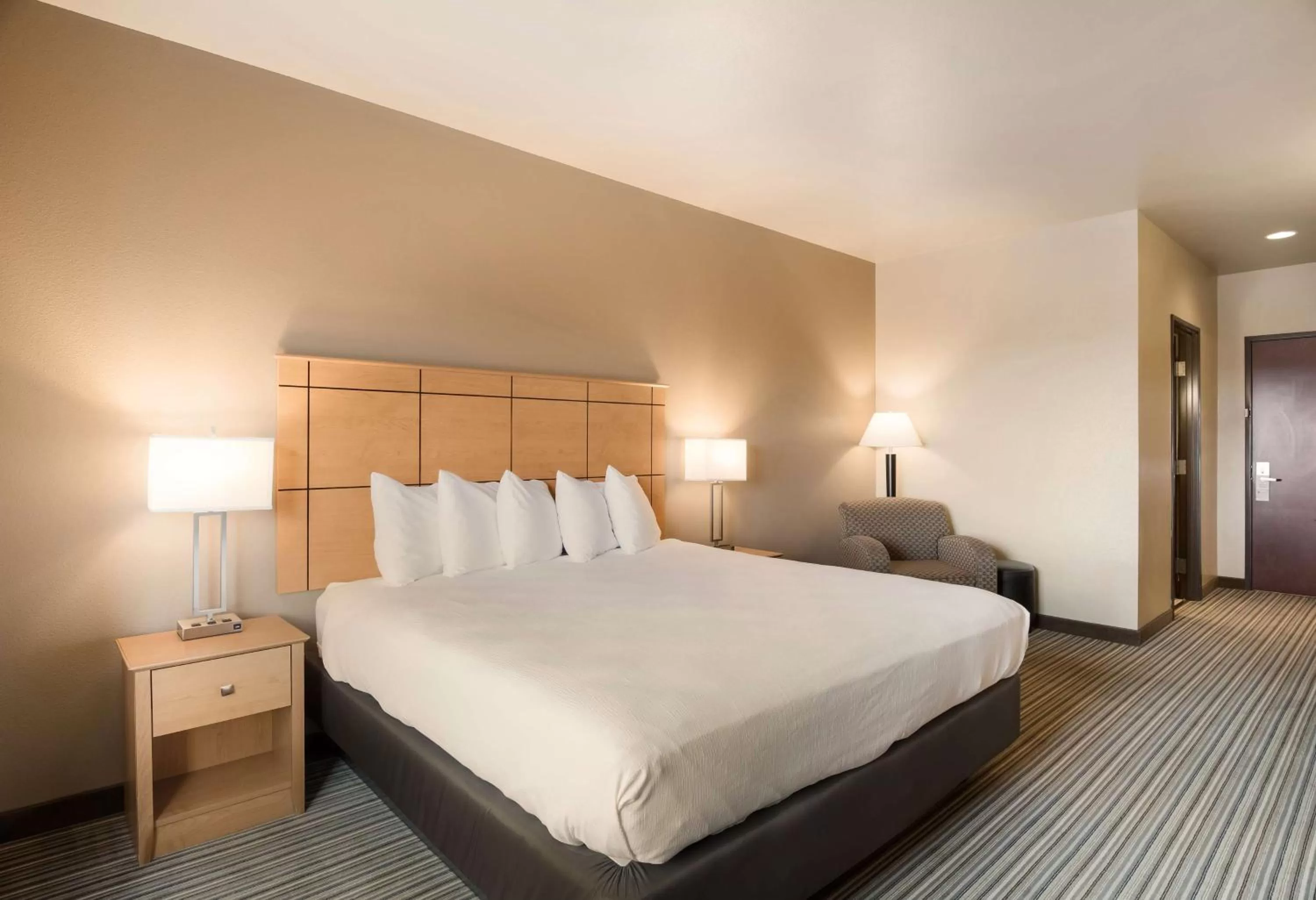 King Room - Hearing Accessible in Best Western Shelby Inn & Suites