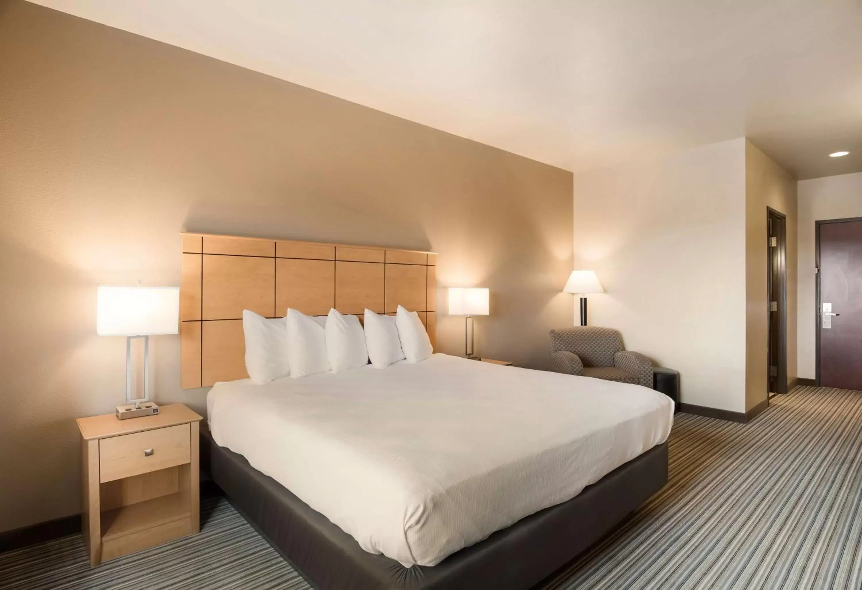 King Room - Hearing Accessible in Best Western Shelby Inn & Suites King Room - Hearing Accessible in Best Western Shelby Inn & Suites