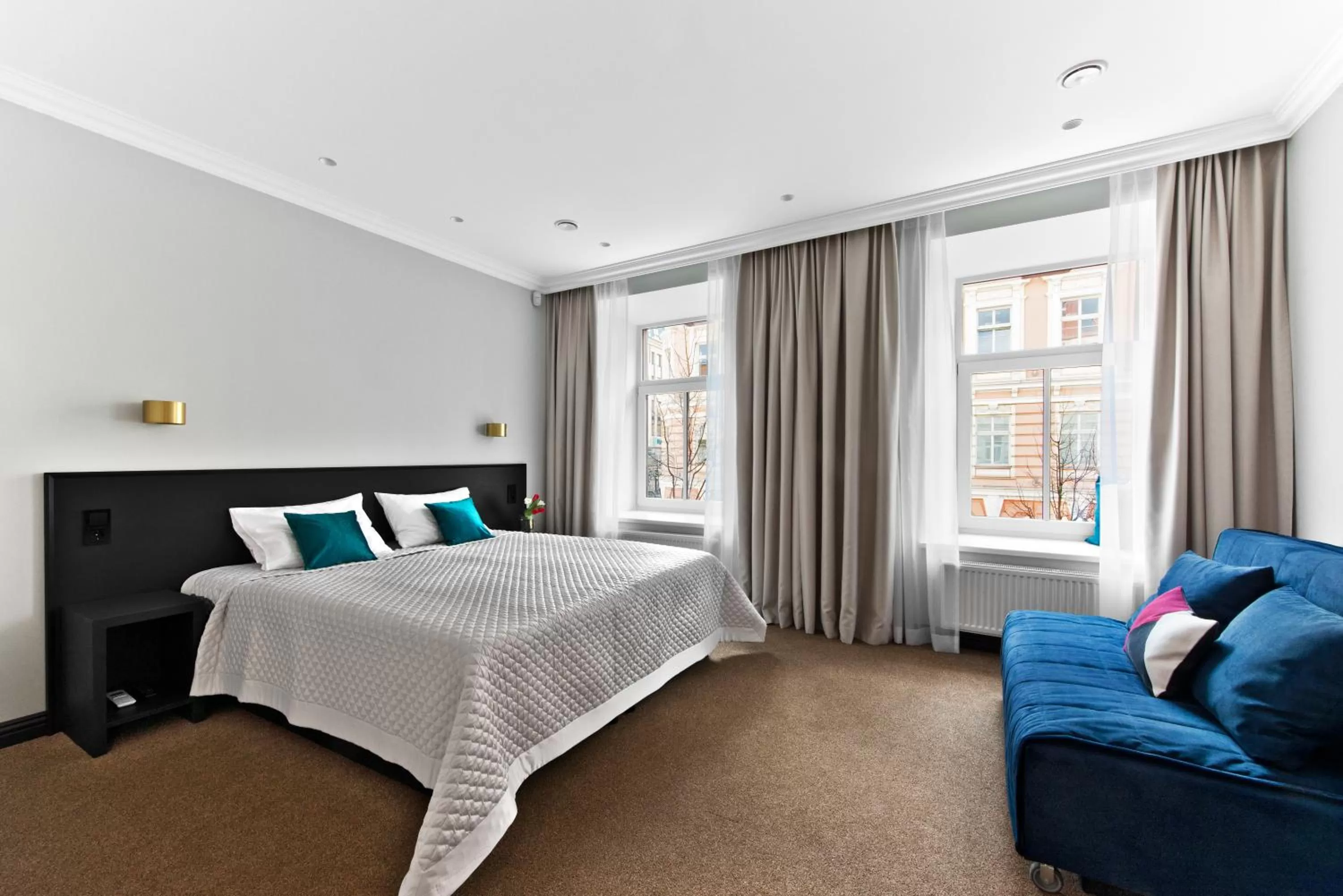 Photo of the whole room, Bed in 15th Avenue