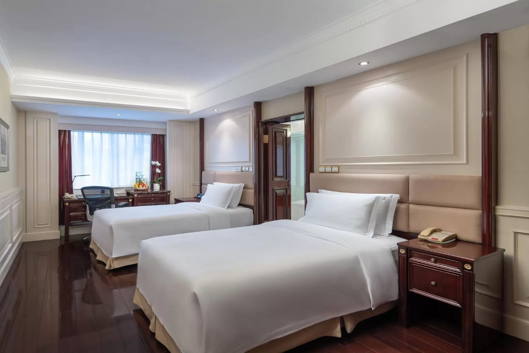 Photo of the whole room, Bed in Crowne Plaza Hotel & Suites Landmark Shenzhen, an IHG Hotel - Nearby Luohu Border, Indoor heated swimming pool, Receive RMB100 SPA coupon upon check-in