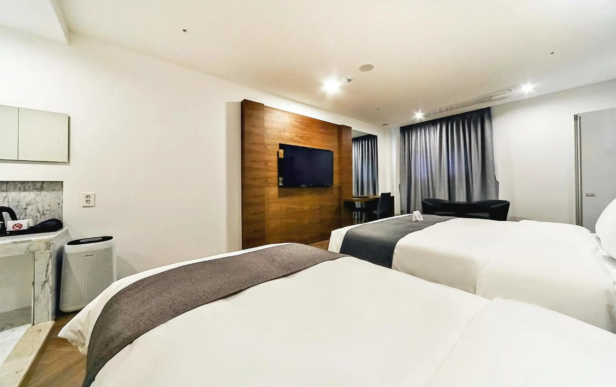 Bed in Hotel Noblestay