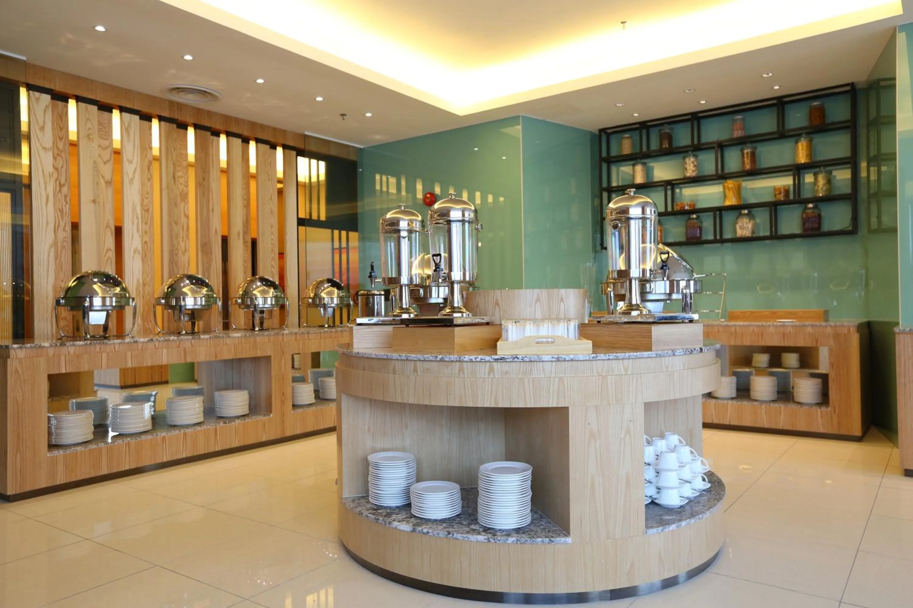 Restaurant/places to eat in WP Hotel