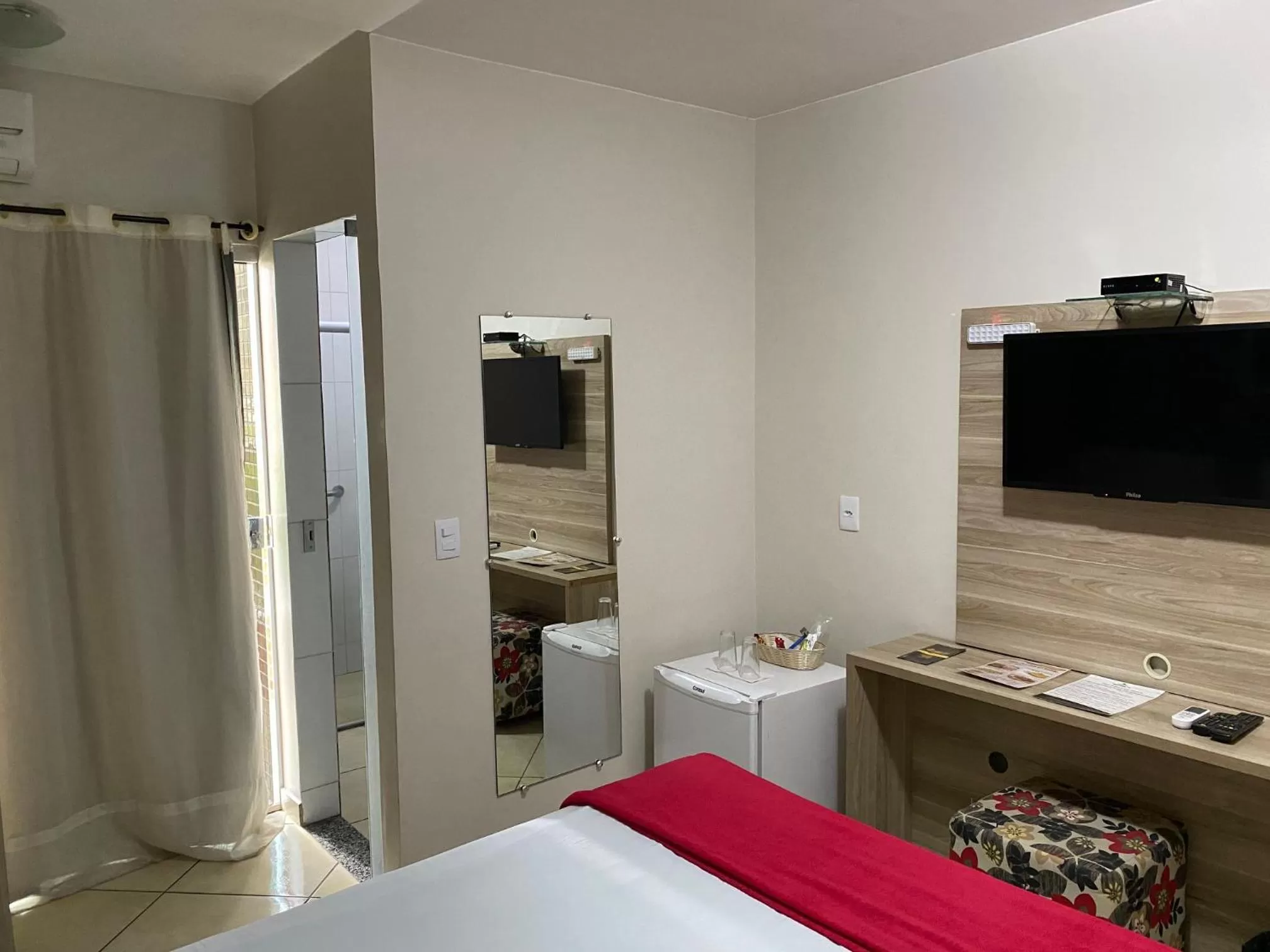 TV/Entertainment Center in Hotel Golden JK