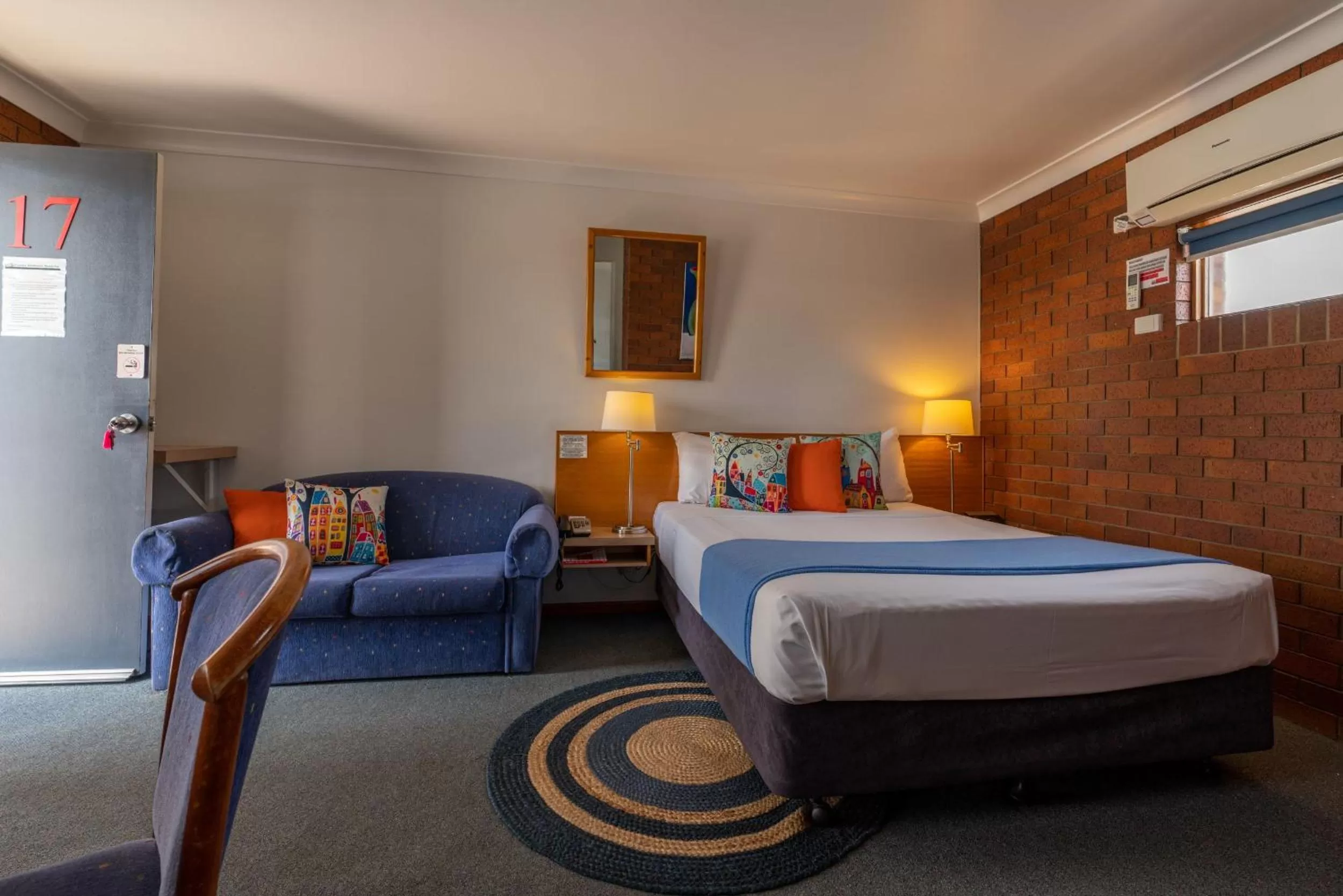 Bed in Country Pathfinder Motor Inn