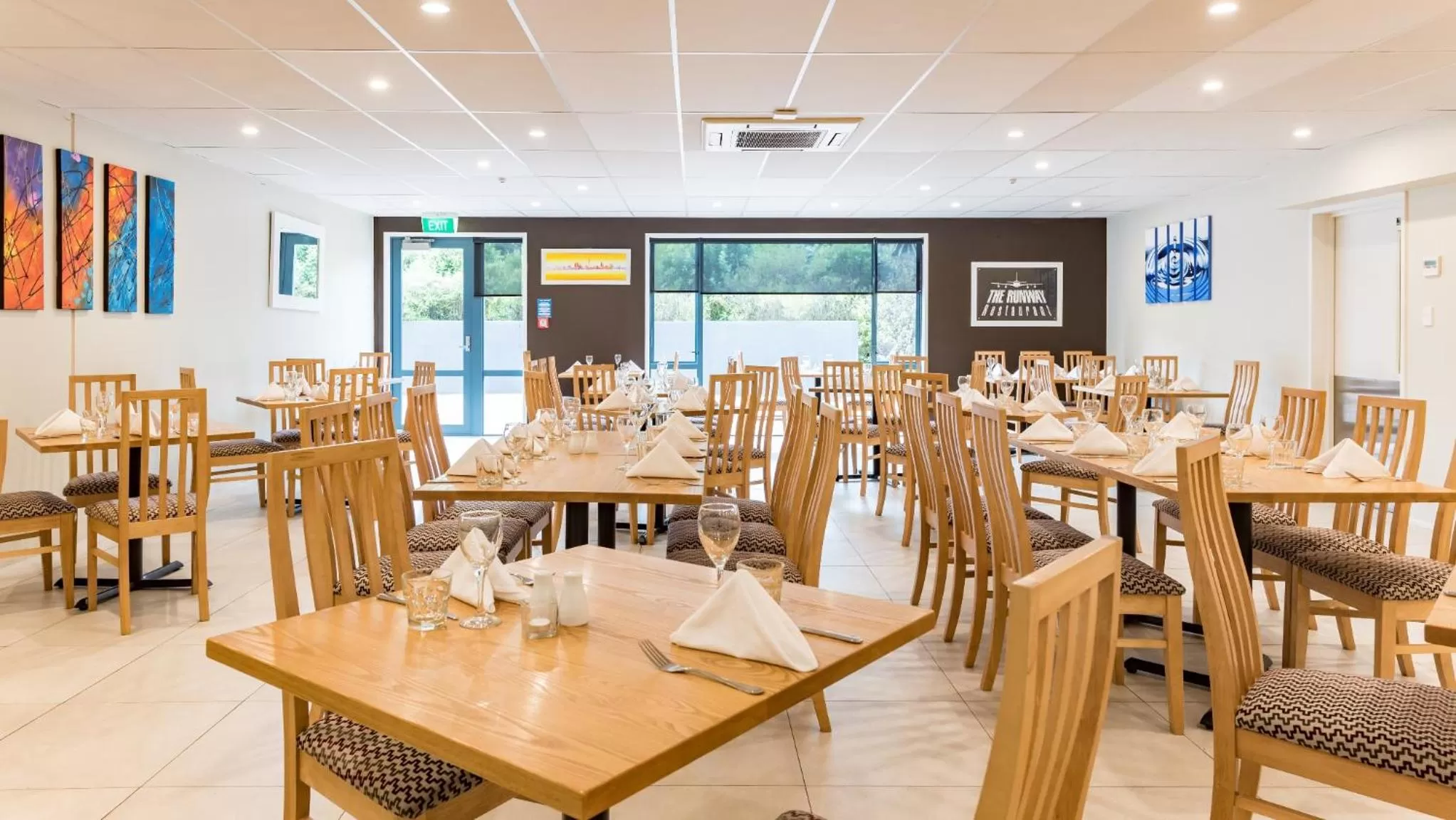 Restaurant/places to eat in Heartland Hotel Auckland Airport