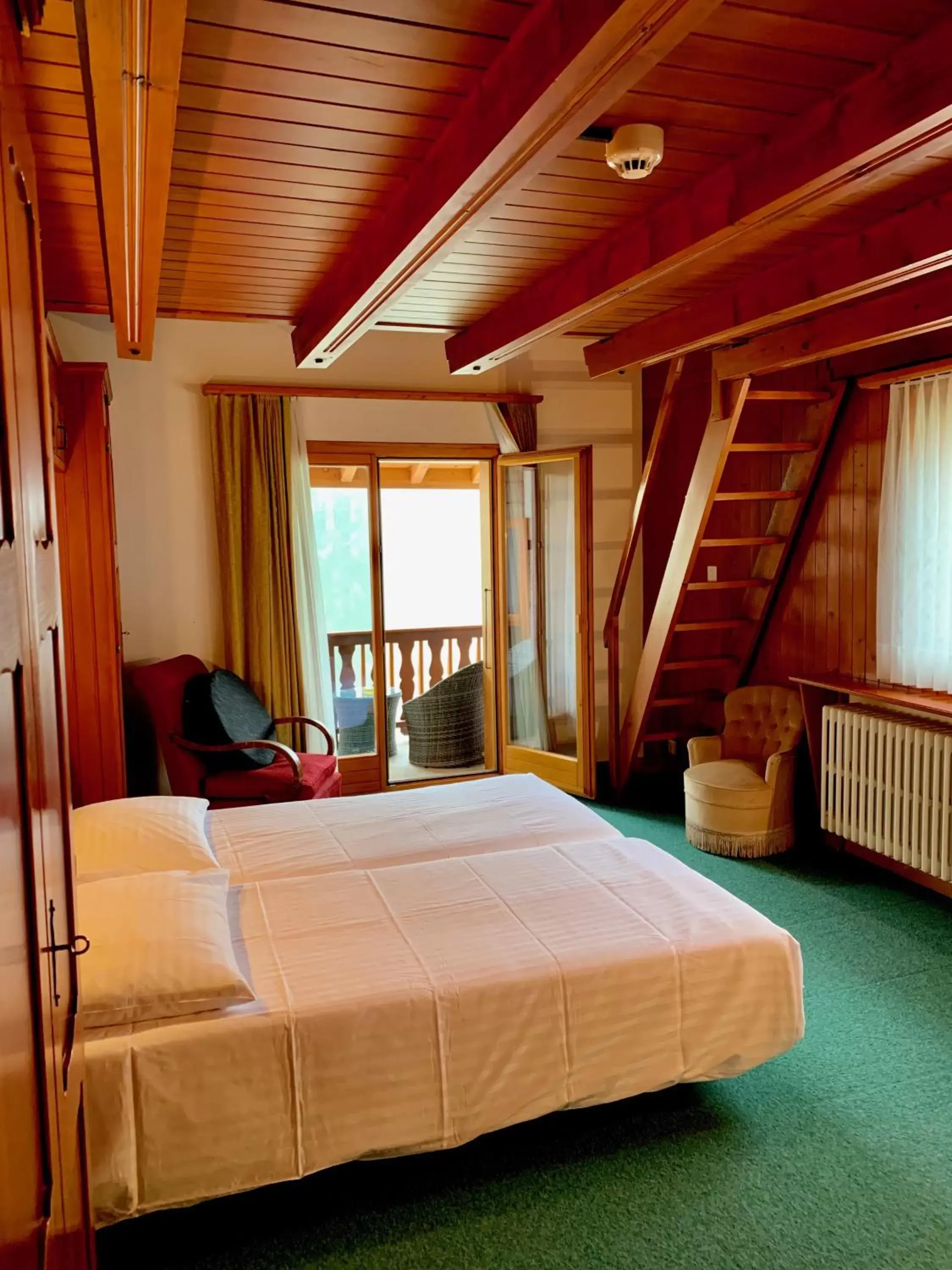 Family Room in Hôtel Ecureuil Villars Family Room in Hôtel Ecureuil Villars