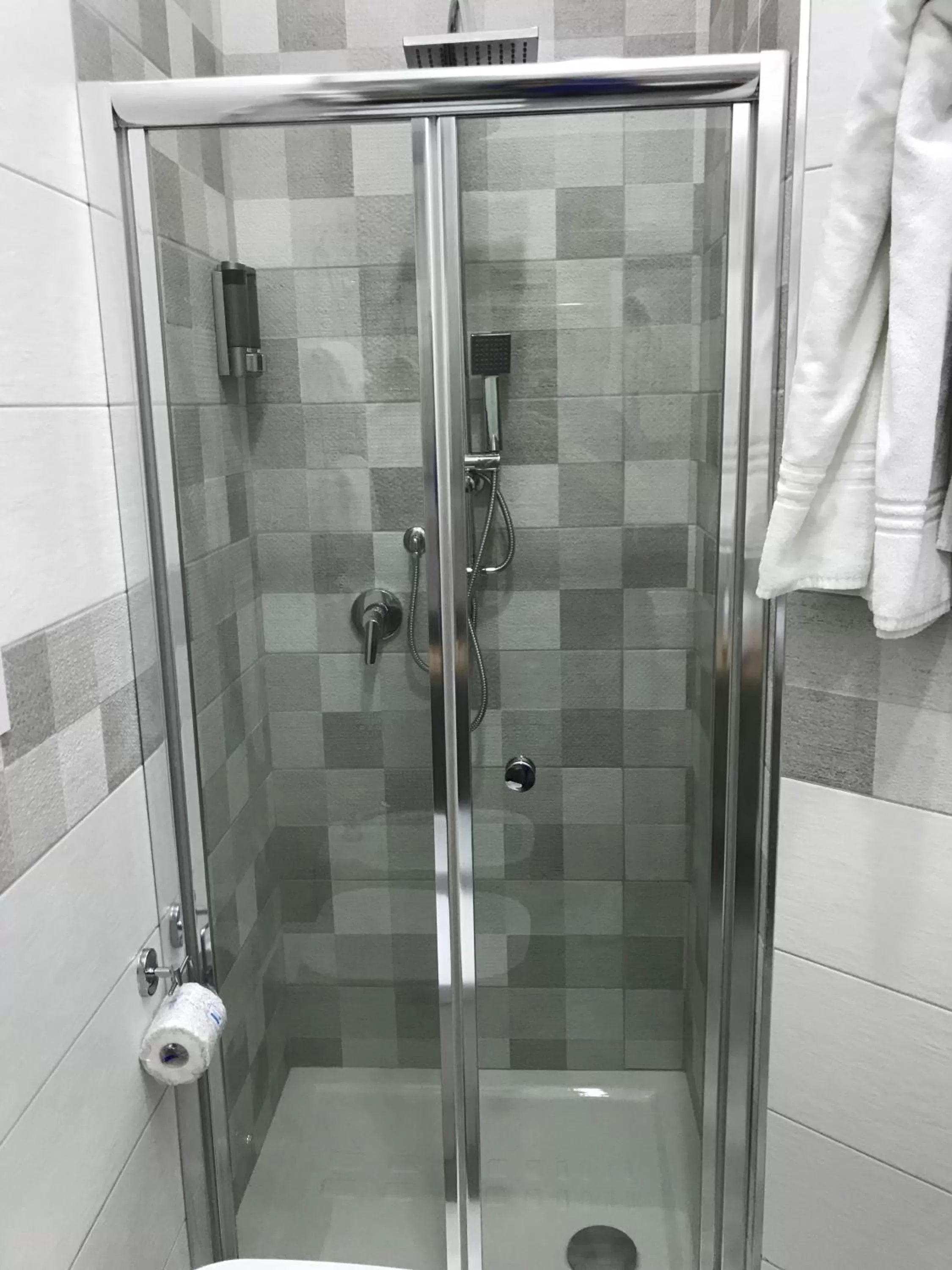 Shower in Napoli DownTown