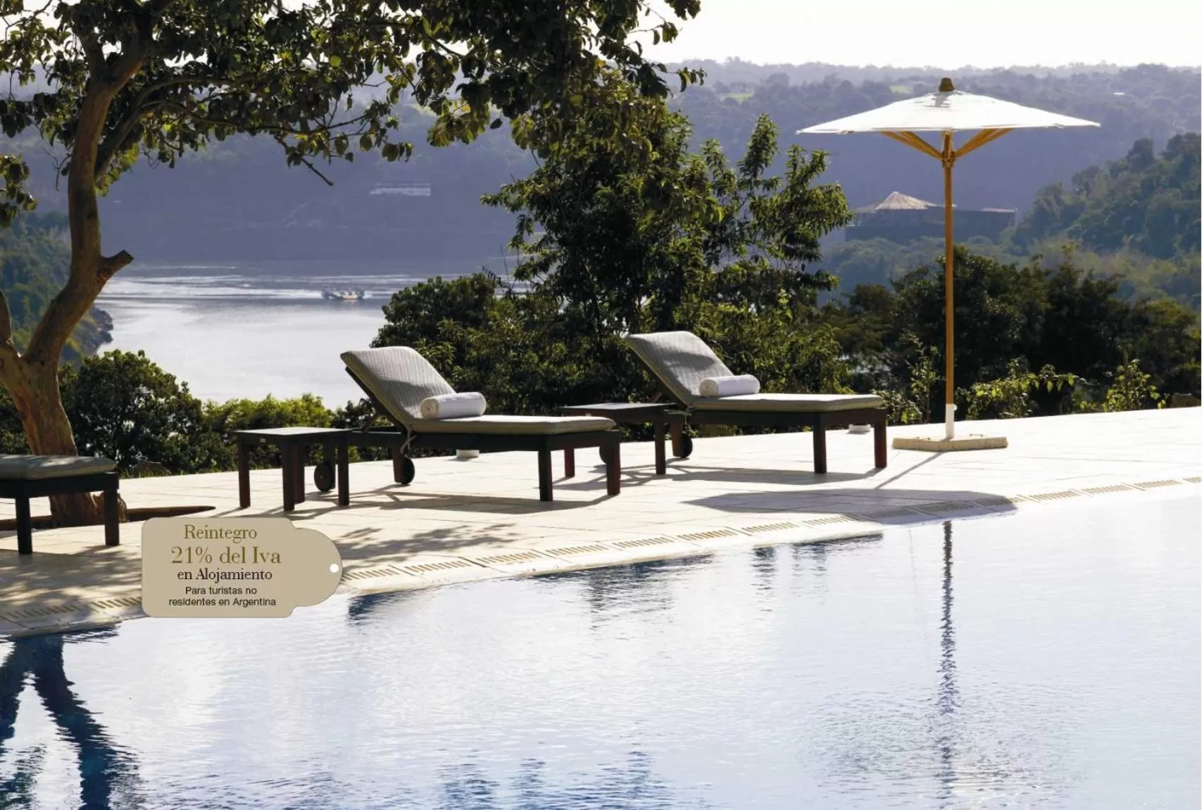 Swimming pool in Panoramic Grand - Iguazú