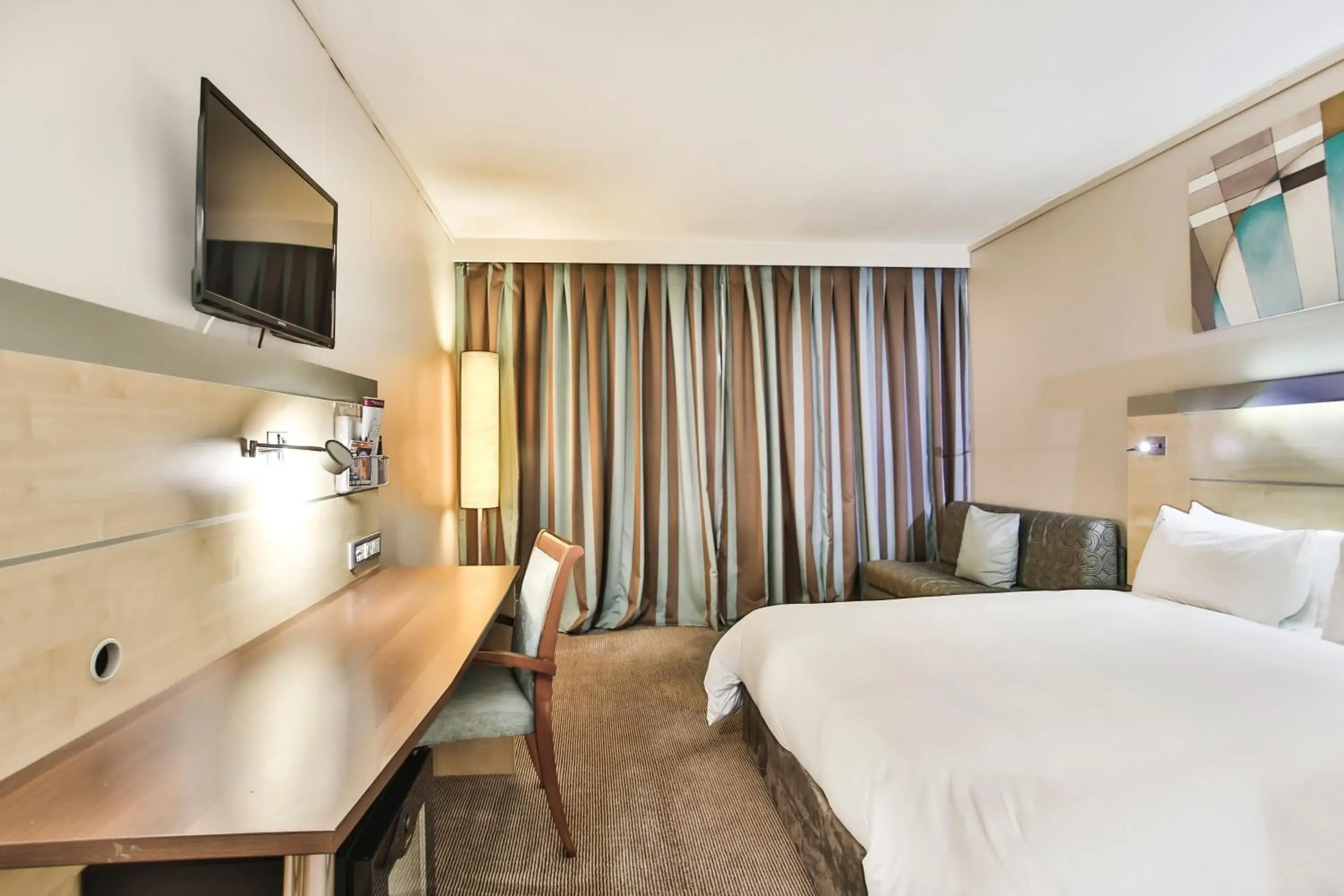 Double Room with Sofa Bed in Holiday Inn Express Sandton-Woodmead by IHG Double Room with Sofa Bed in Holiday Inn Express Sandton-Woodmead by IHG