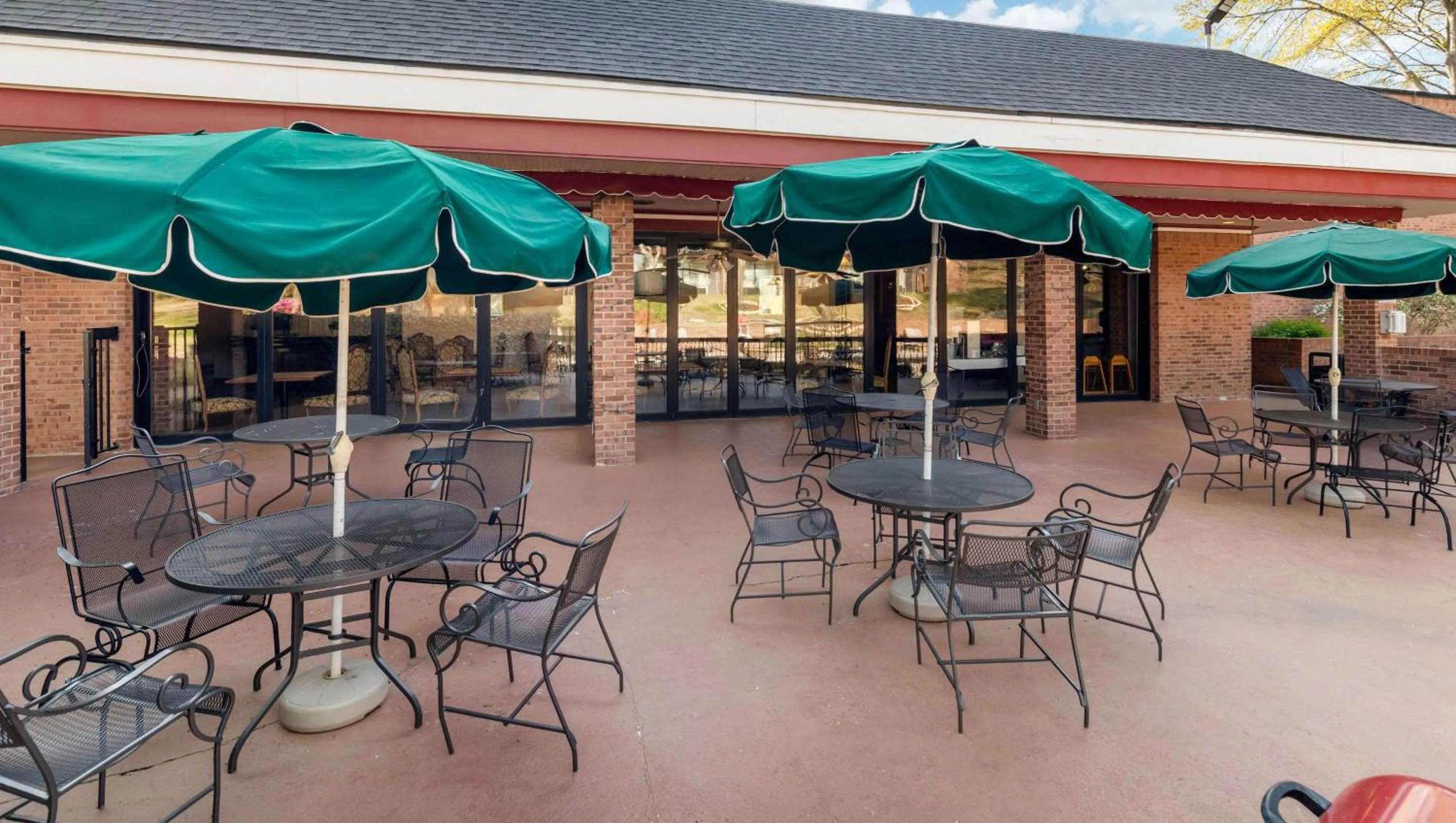 Balcony/Terrace in Magnuson Grand Hotel and Conference Center Tyler