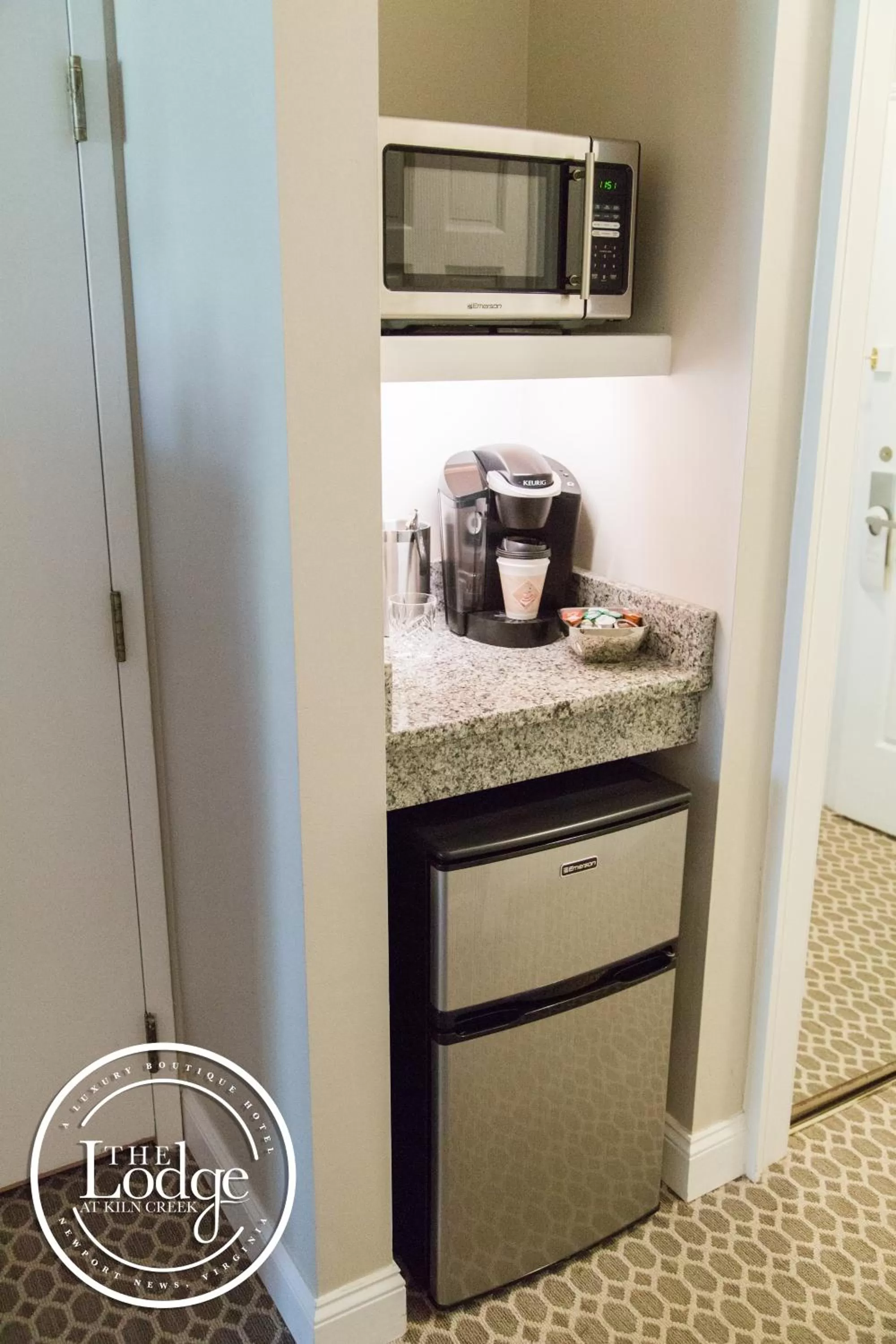 Coffee/tea facilities, Kitchen/Kitchenette in The Lodge at Kiln Creek Resort