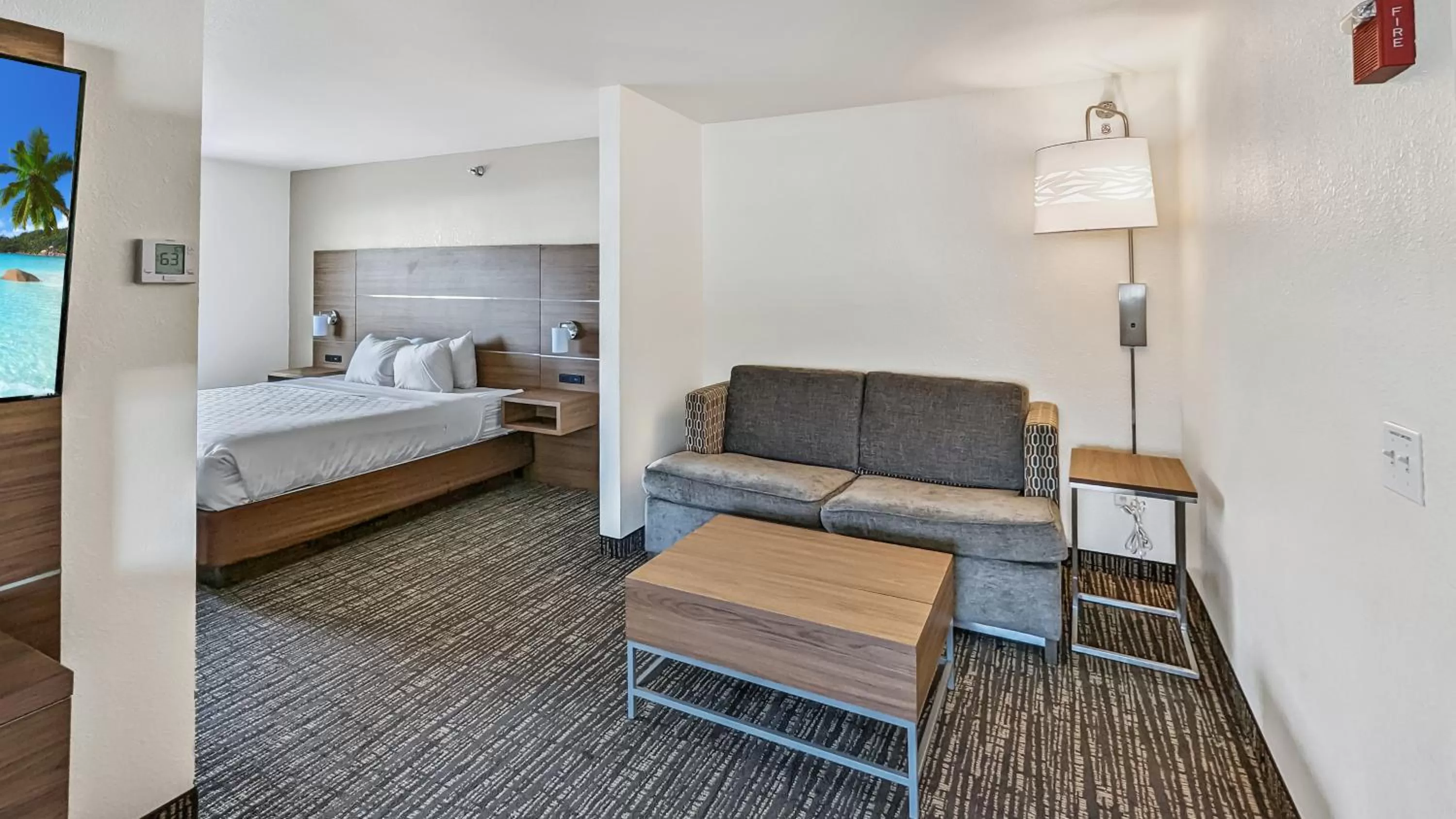 Bed in Estherville Hotel & Suites