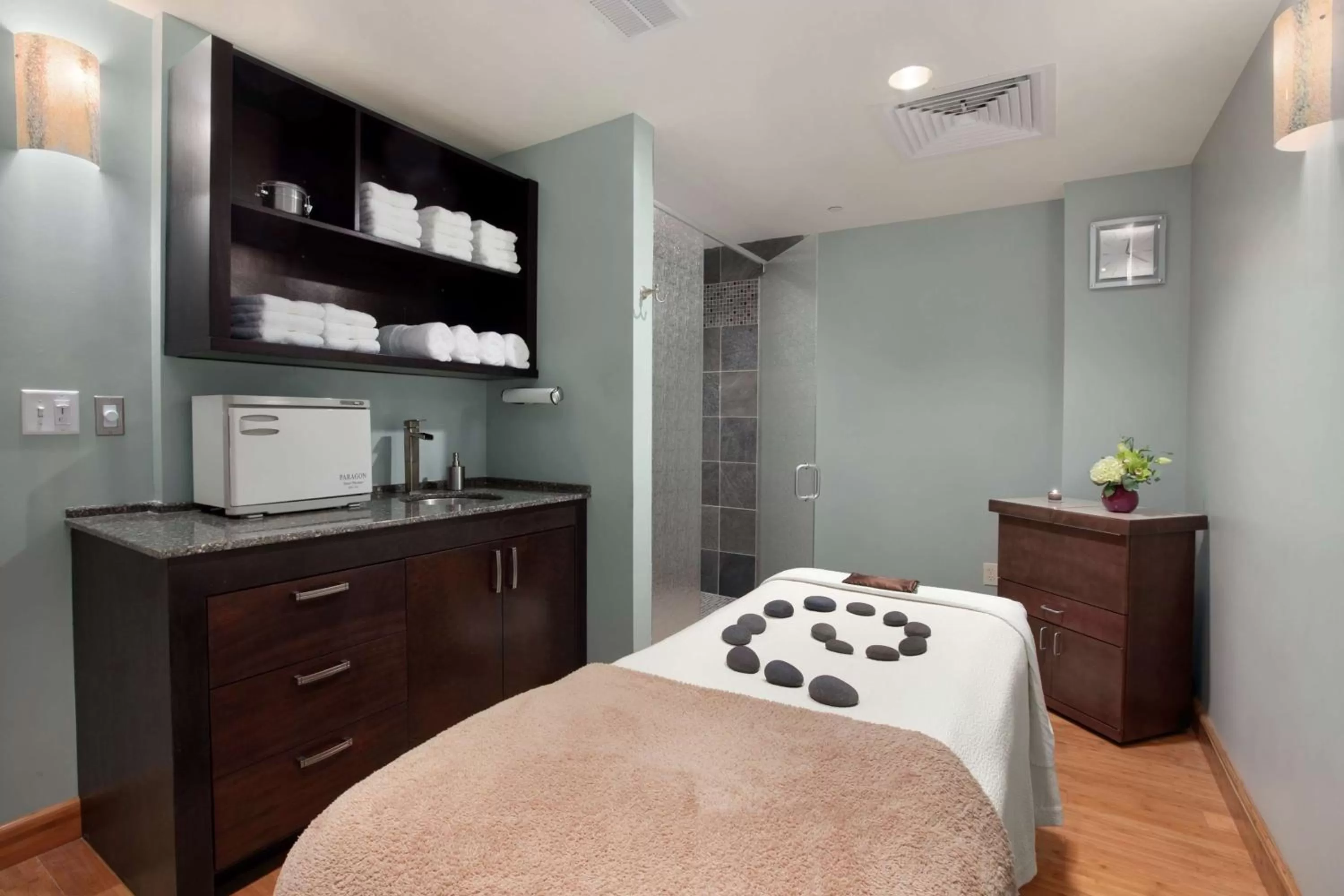 Spa and wellness centre/facilities, Bed in Hilton Asheville Biltmore Park
