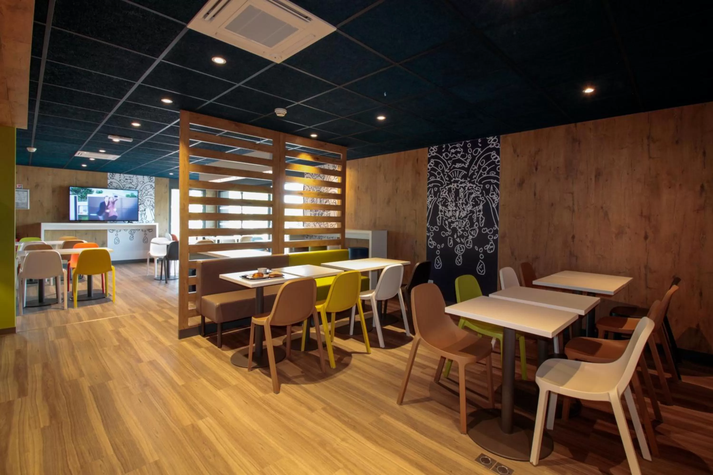 Restaurant/places to eat in ibis budget Cahors
