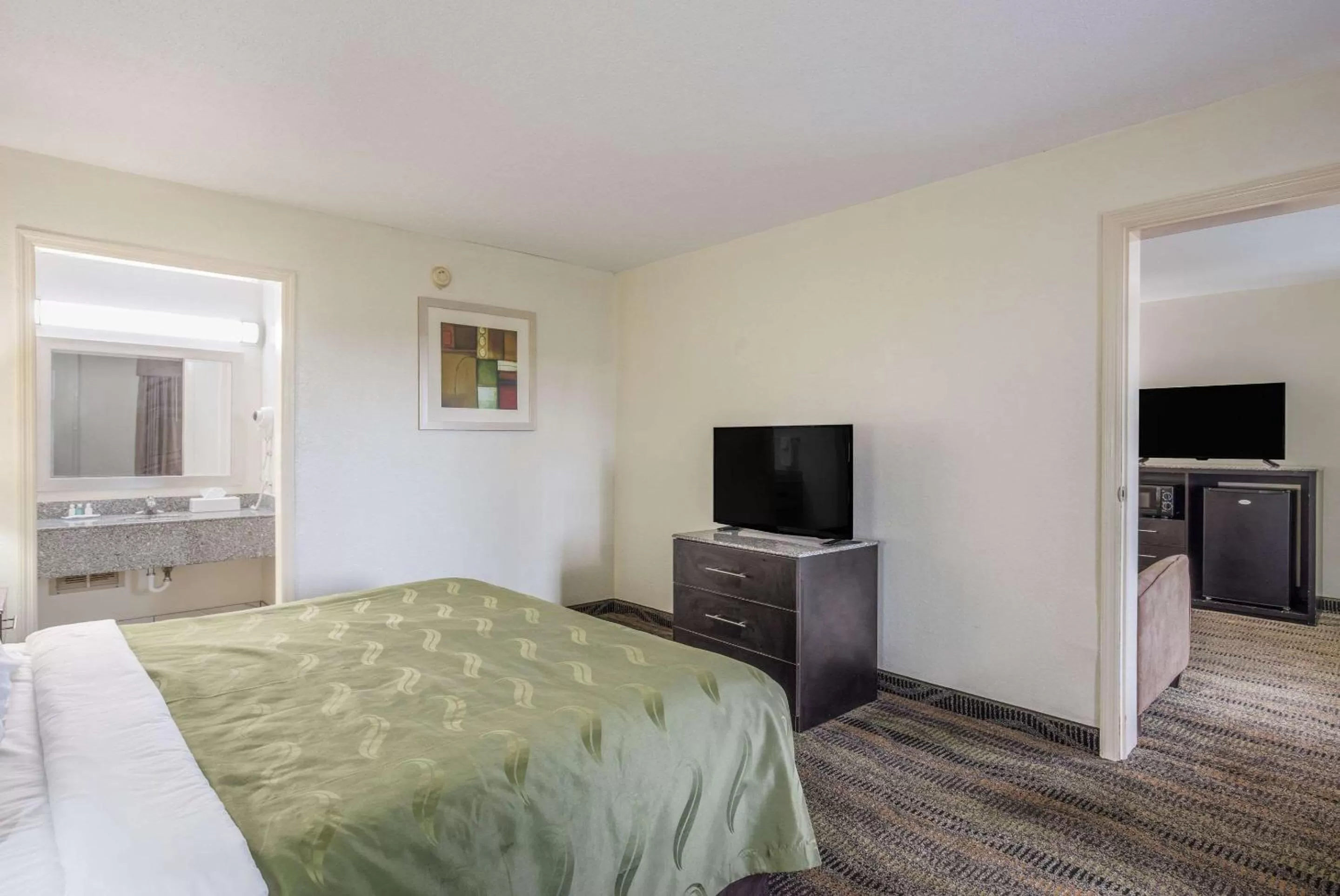 Photo of the whole room, Bed in Quality Inn & Suites Conference Center Thomasville