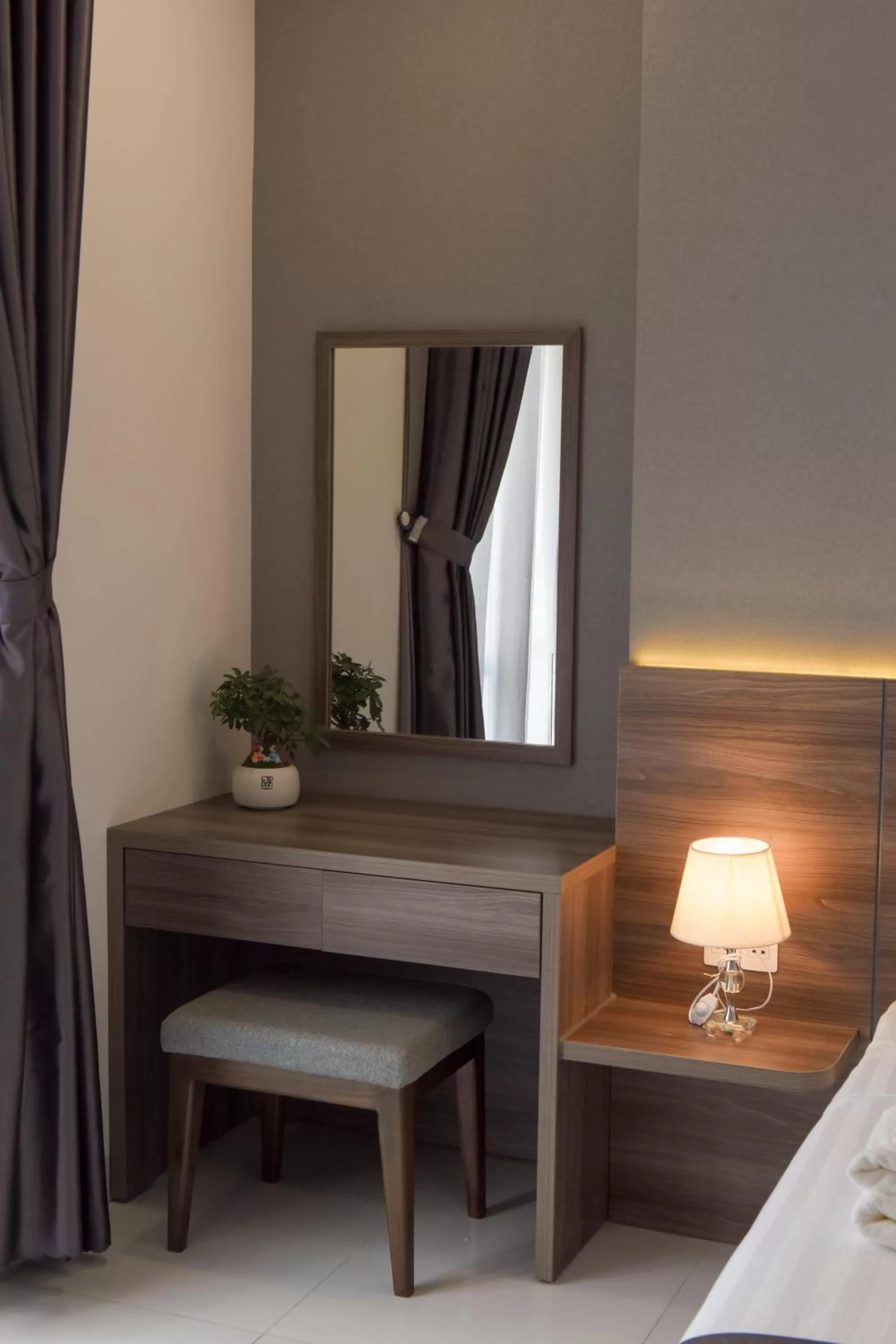 Living room, Bed in Hera Hotel Airport